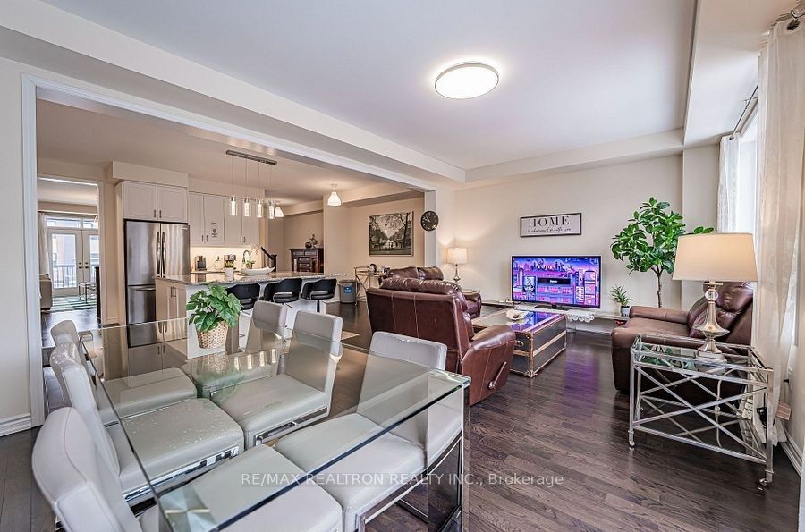 30 Vaudeville Drive Property Photo 4