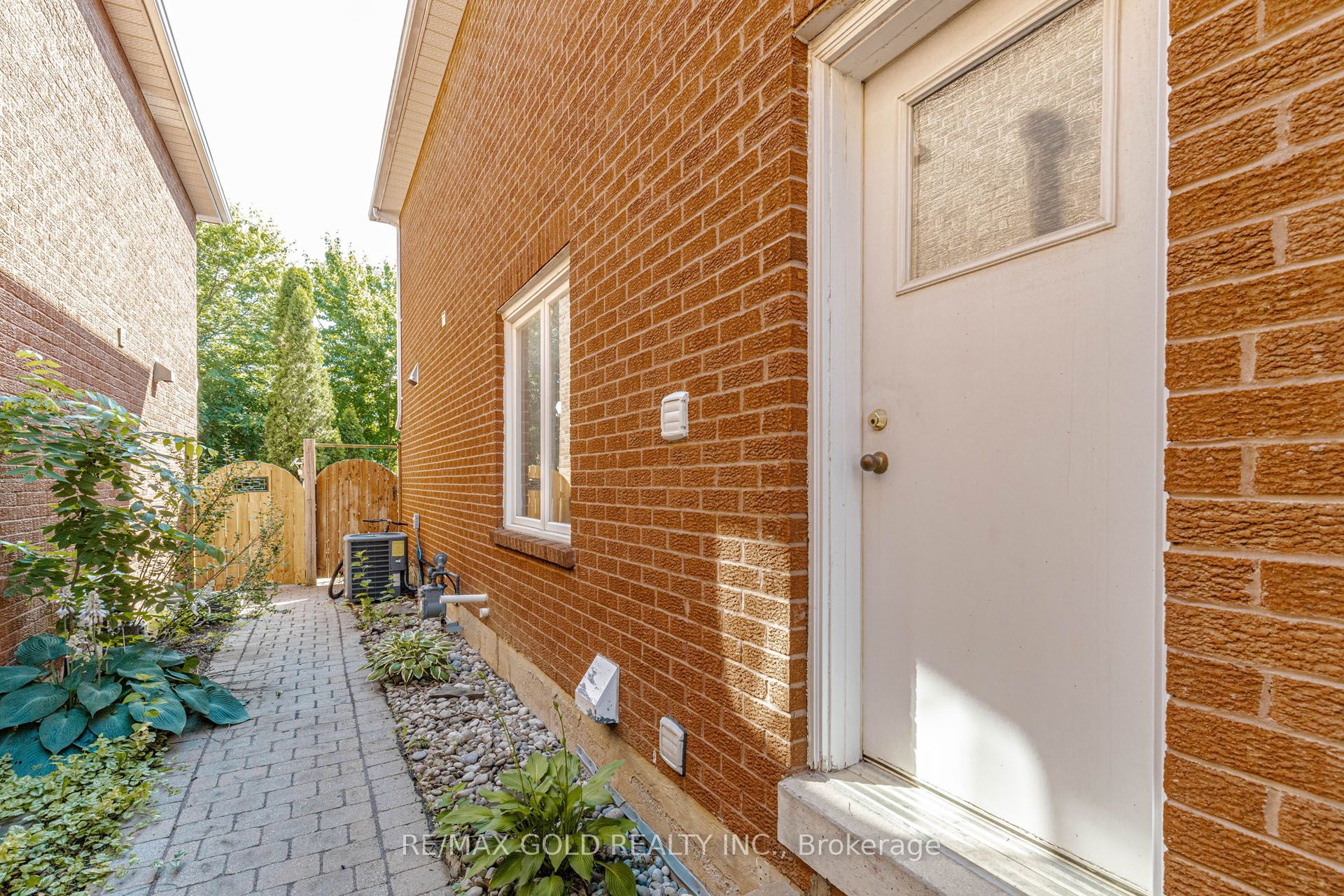 93 Lauchlin Crescent Property Photo 44