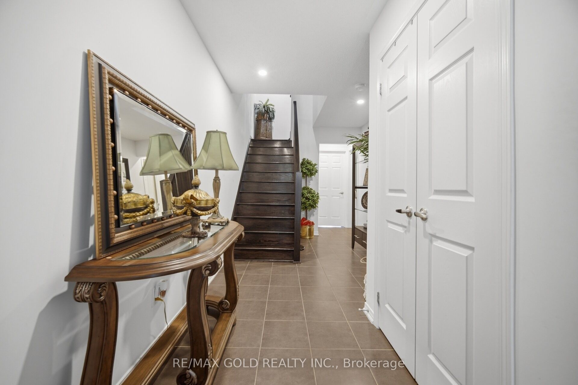 4 Utopia Way Property Photo 2