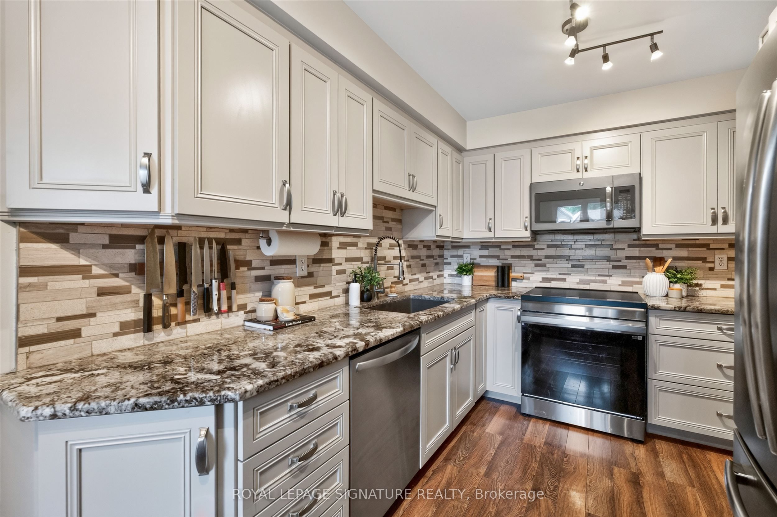 1373 Treeland Street Property Photo 6