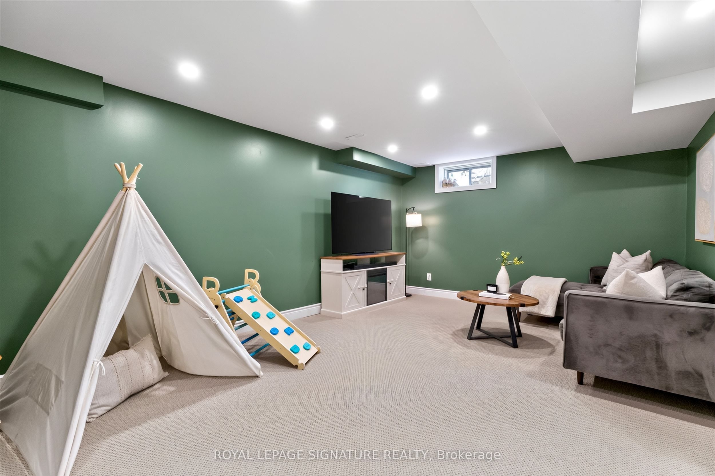 1373 Treeland Street Property Photo 22