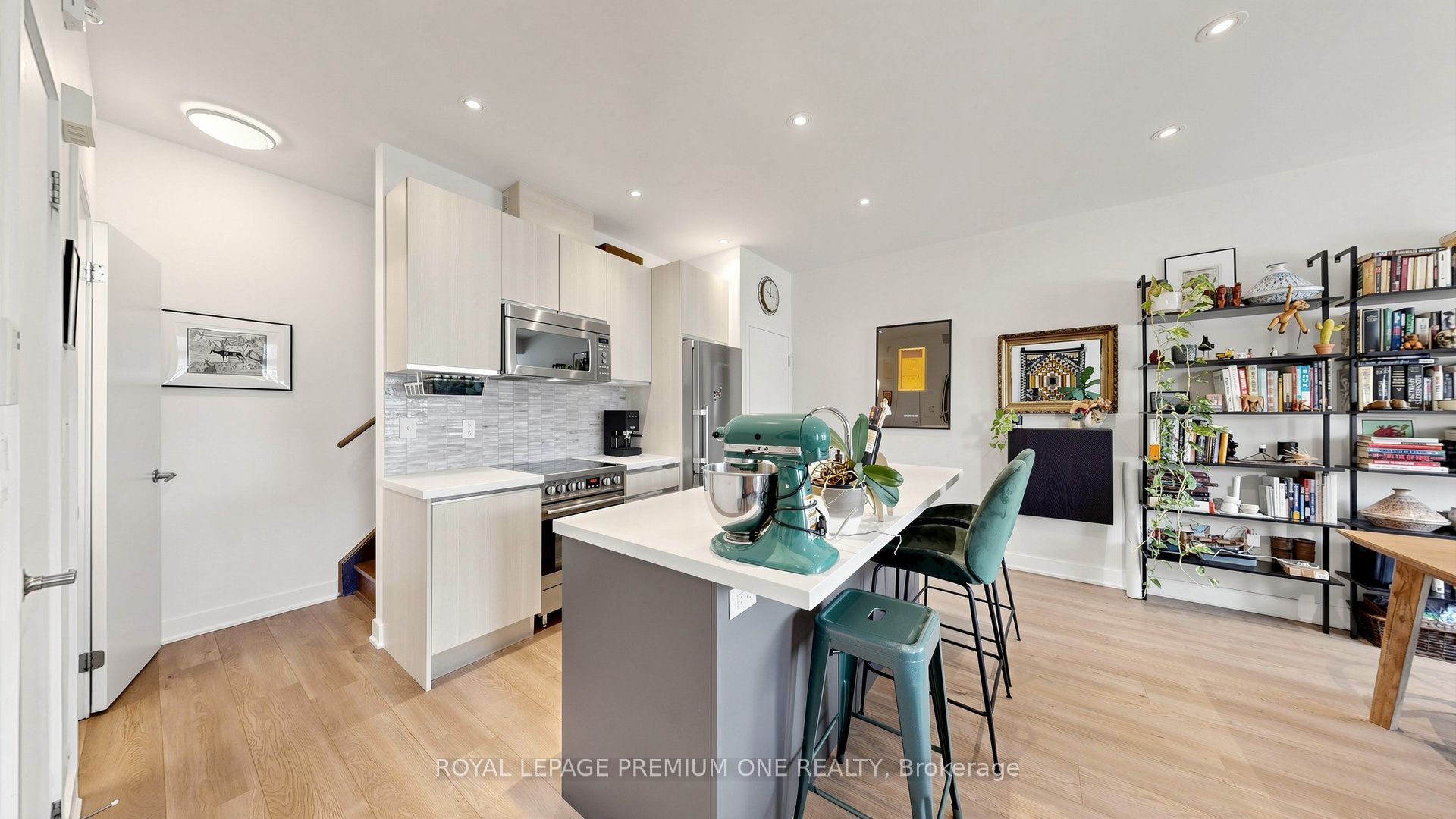 441 Jane Street 203 Property Photo 8