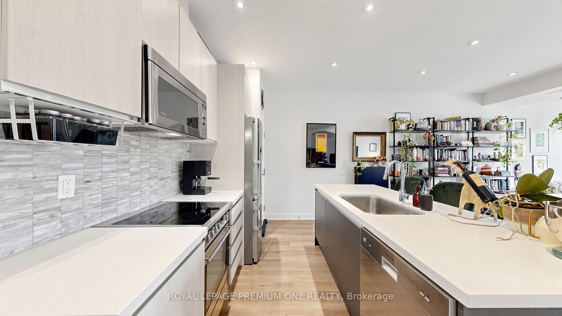 441 Jane Street 203 Property Photo 9