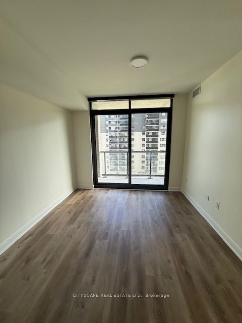 86 Dundas Street E 611 Property Photo 5
