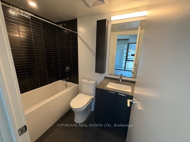 86 Dundas Street E 611 Property Photo 7