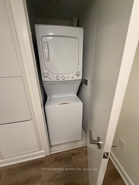86 Dundas Street E 611 Property Photo 8