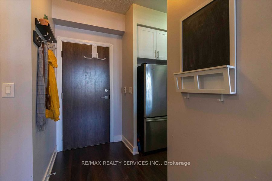 2 Eva Road 325 Property Photo 2