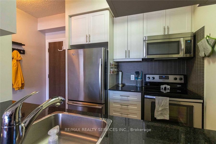 2 Eva Road 325 Property Photo 4