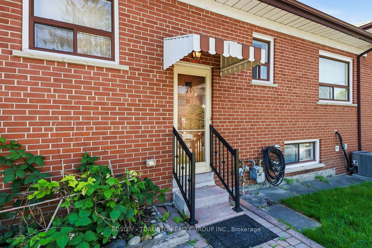146 Earlscourt Avenue Lower Property Photo 2