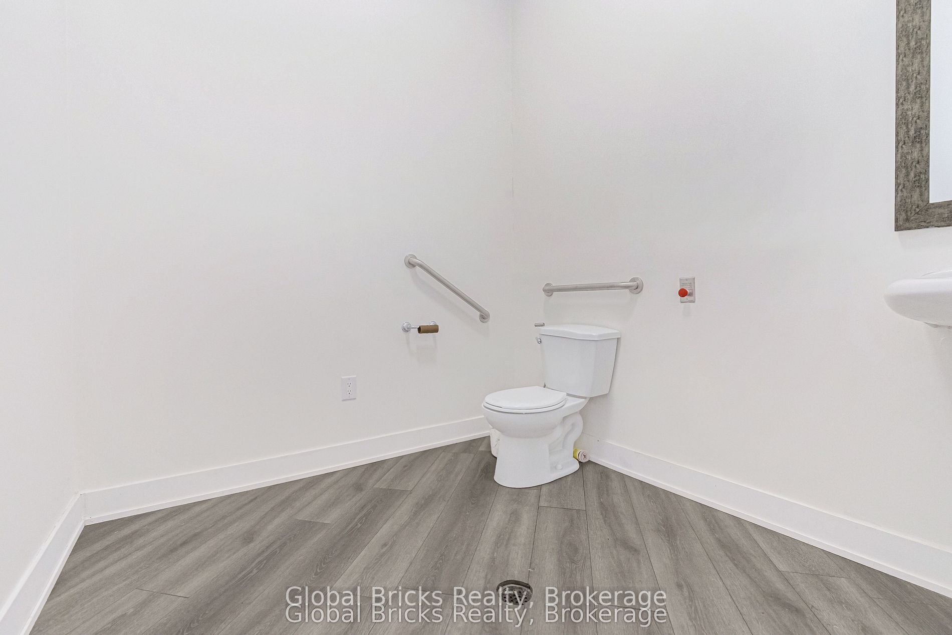 49 Burnhamthorpe Road E Property Photo 9