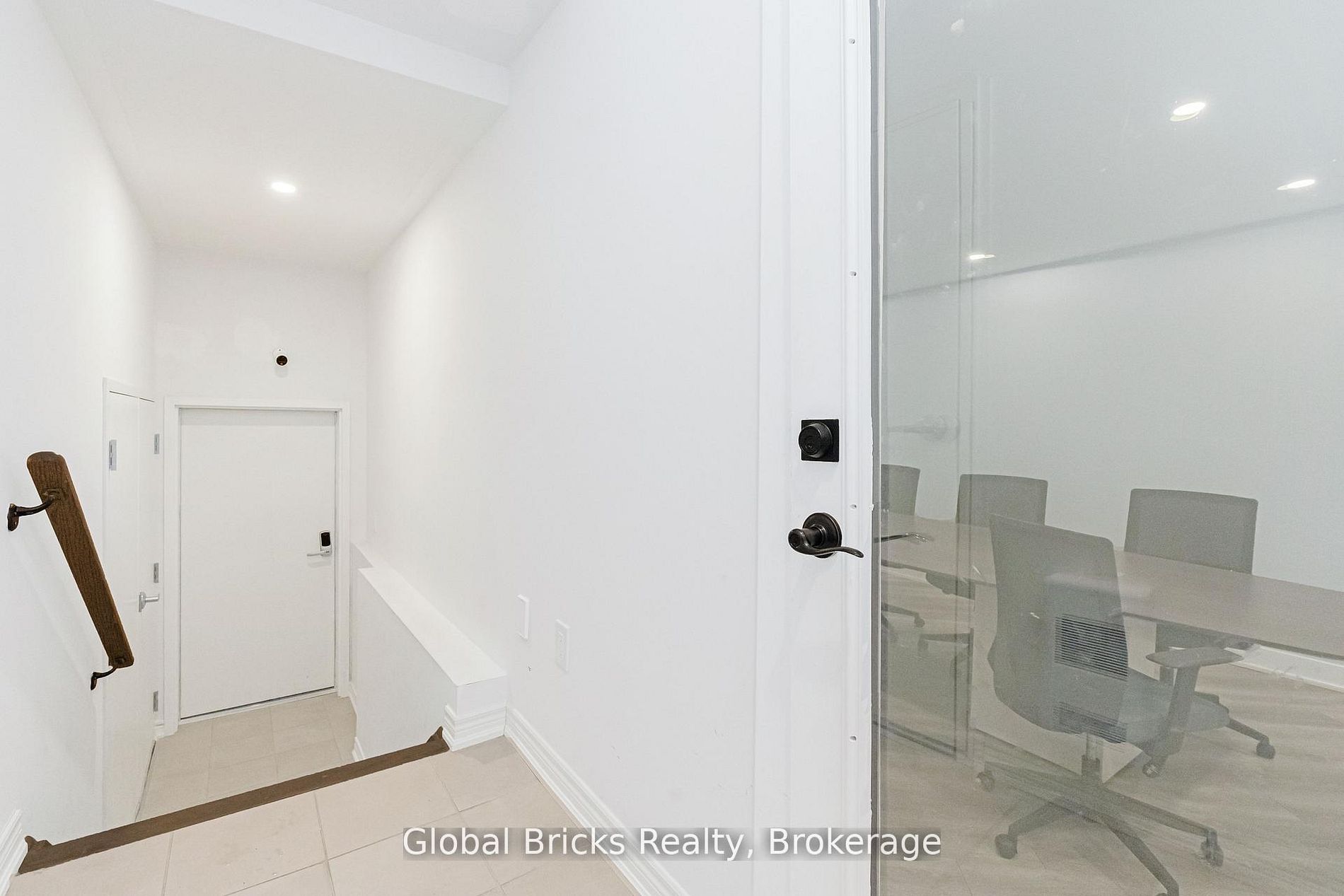 49 Burnhamthorpe Road E Property Photo 10