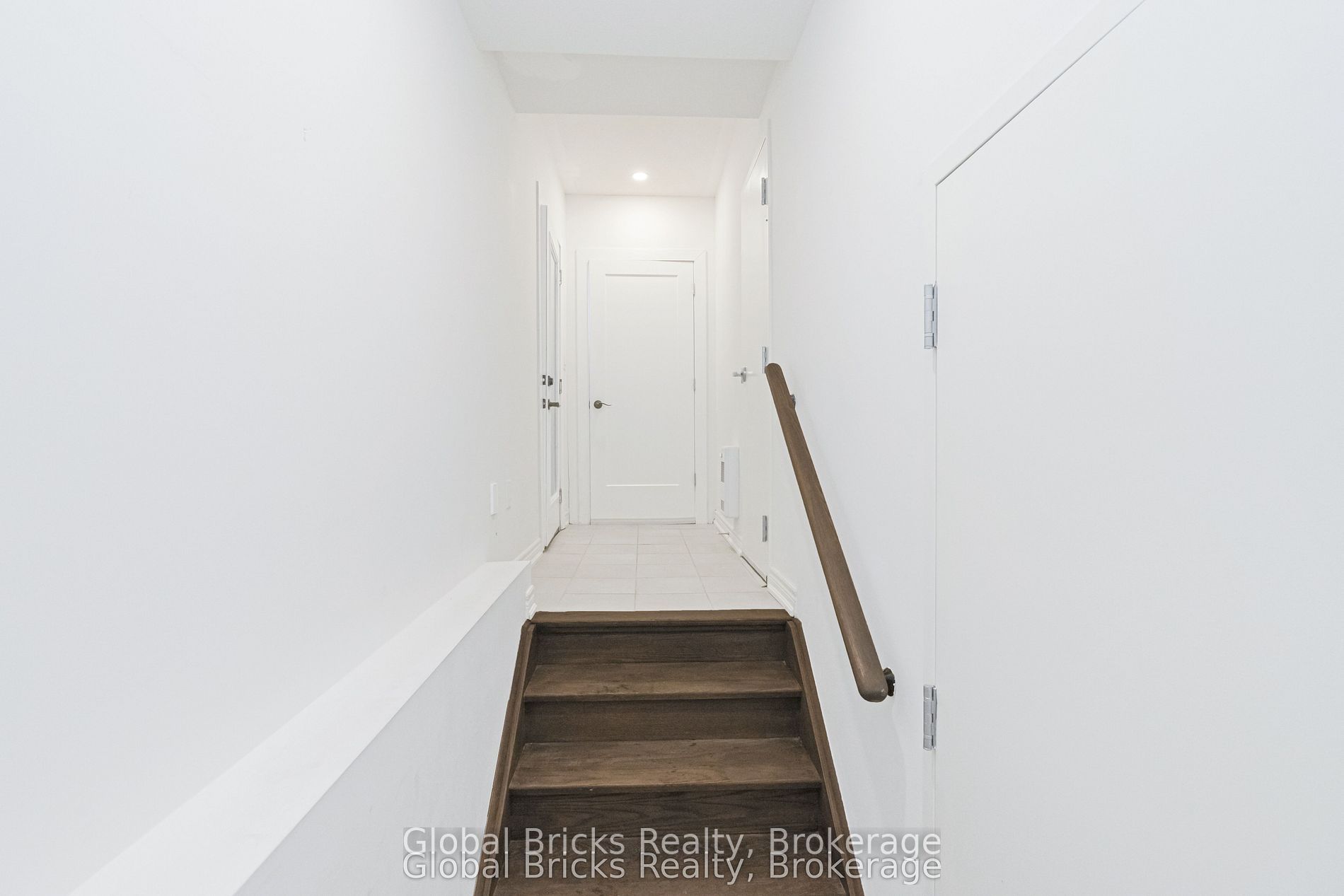 49 Burnhamthorpe Road E Property Photo 11