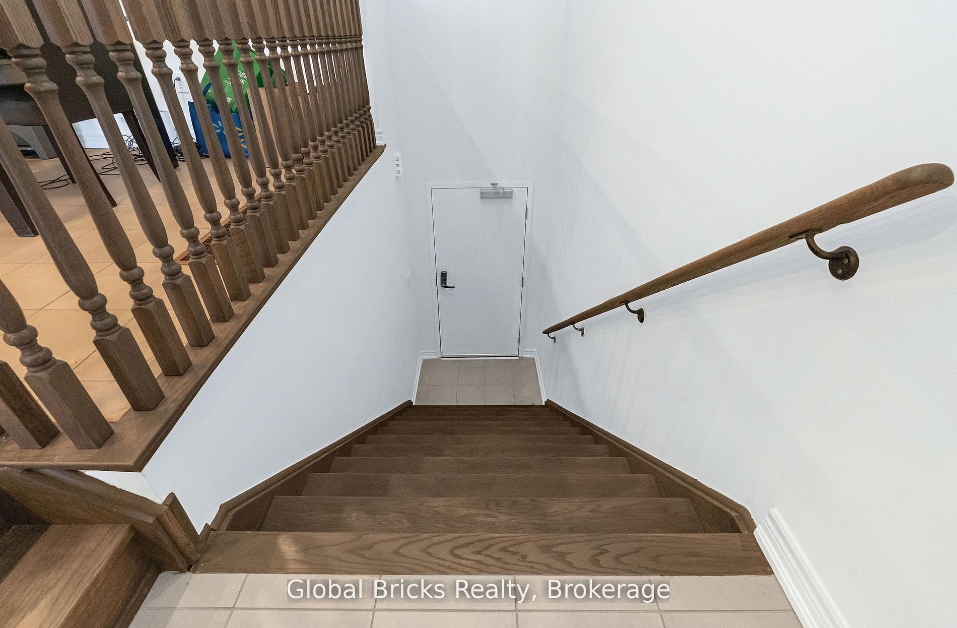 49 Burnhamthorpe Road E Property Photo 16