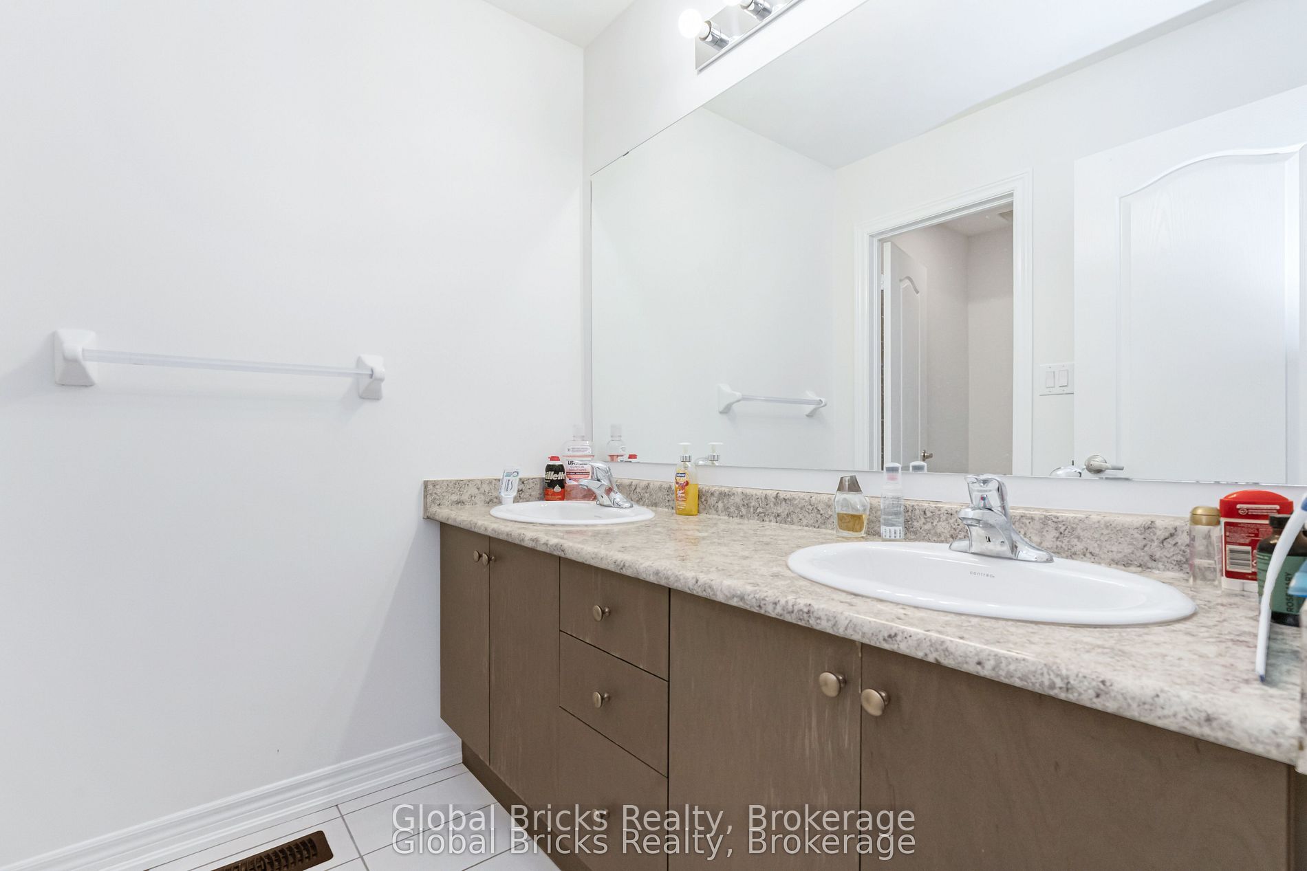 49 Burnhamthorpe Road E Property Photo 30