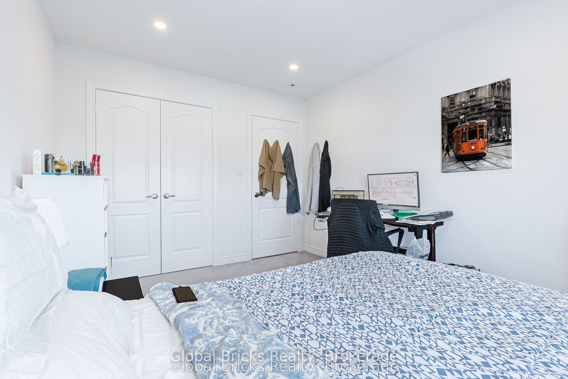 49 Burnhamthorpe Road E Property Photo 35