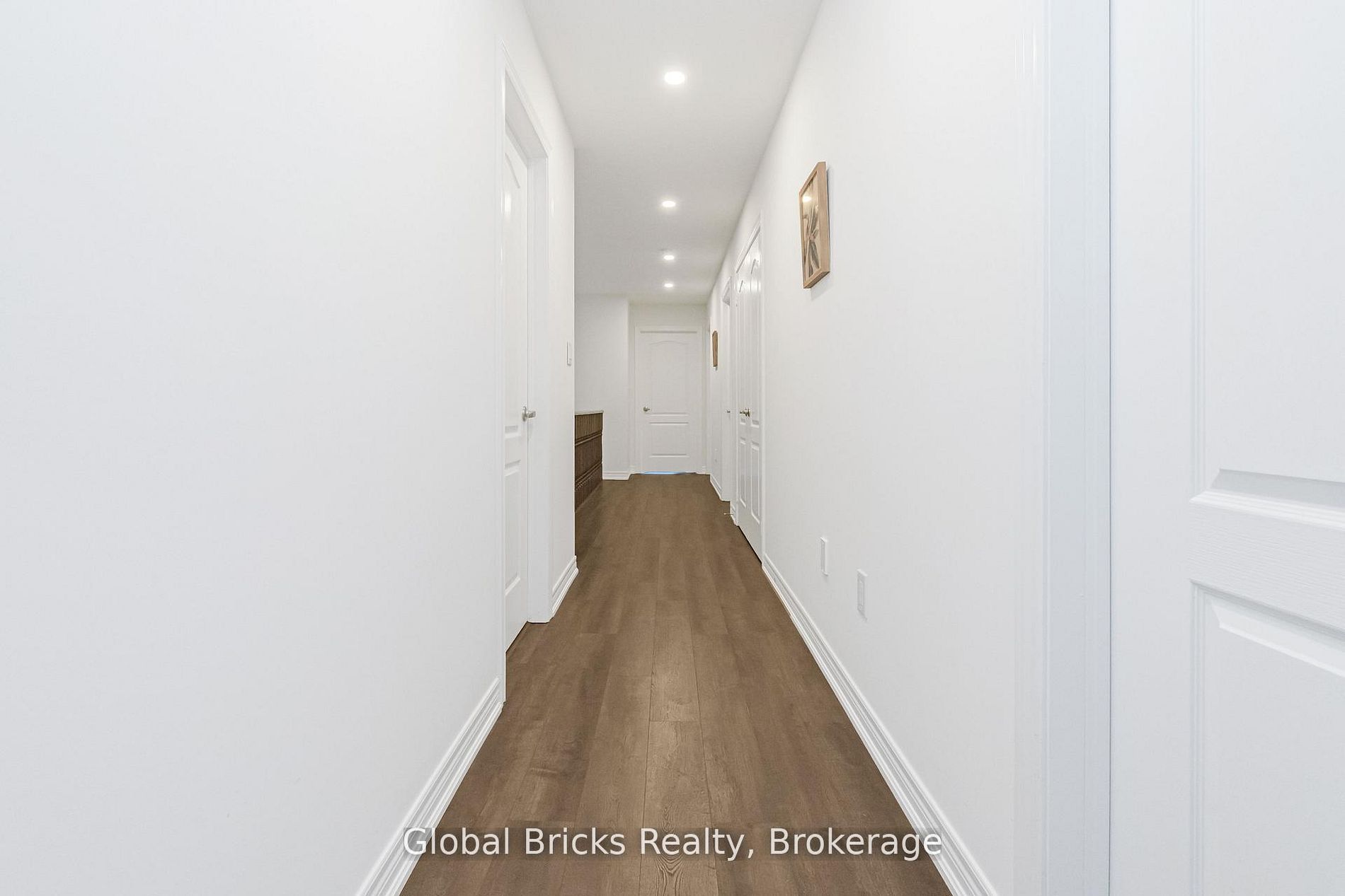 49 Burnhamthorpe Road E Property Photo 37