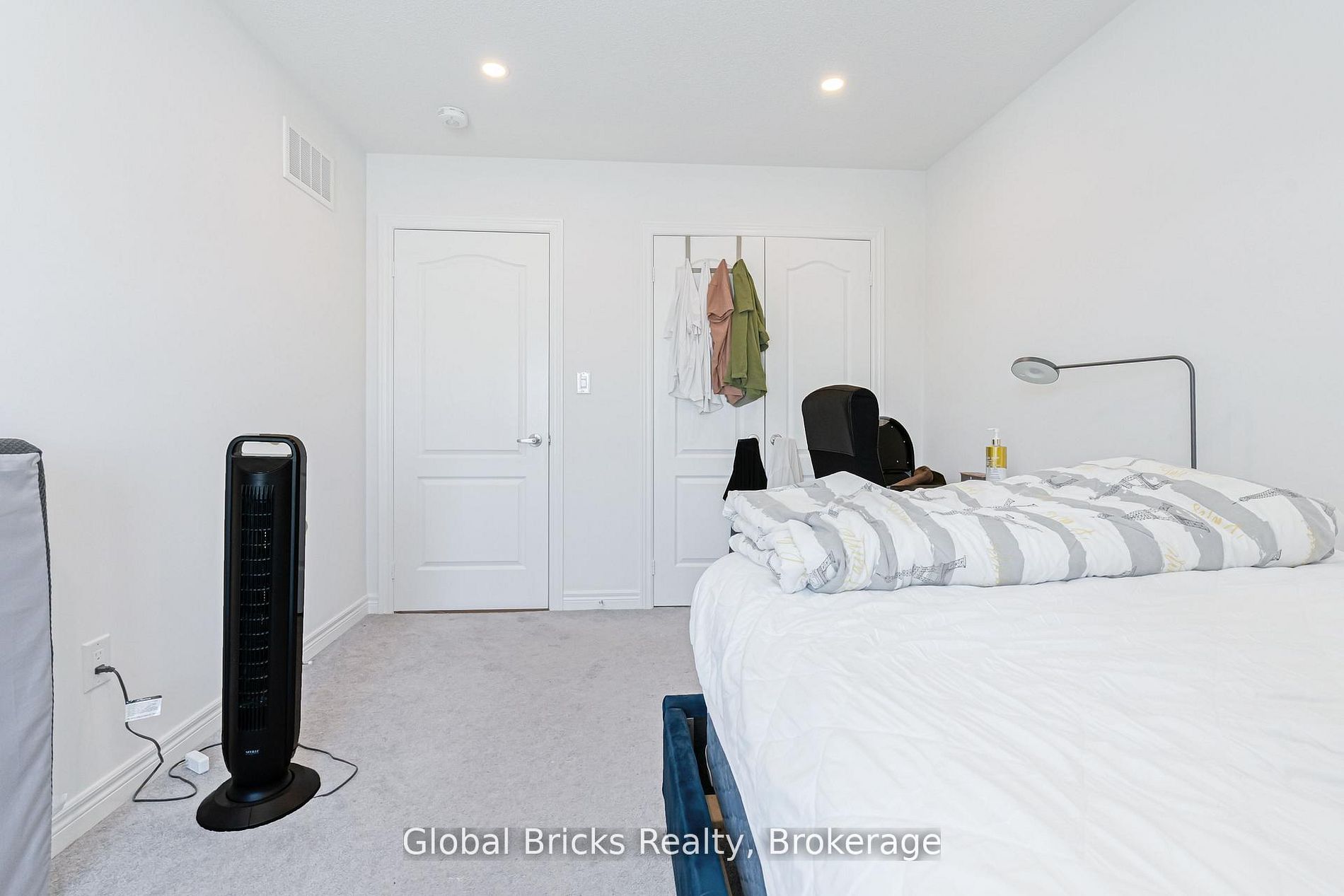 49 Burnhamthorpe Road E Property Photo 38