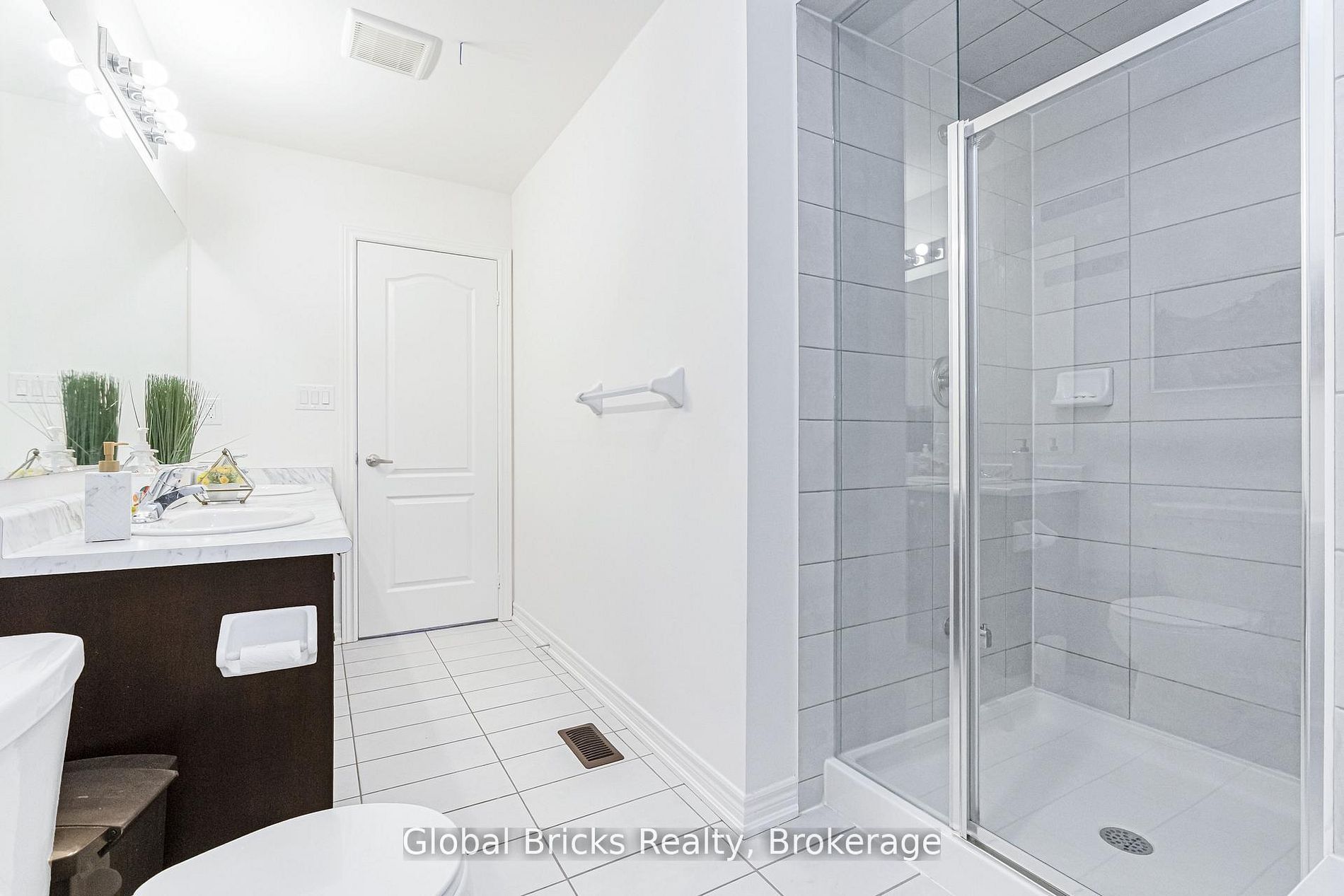 49 Burnhamthorpe Road E Property Photo 41