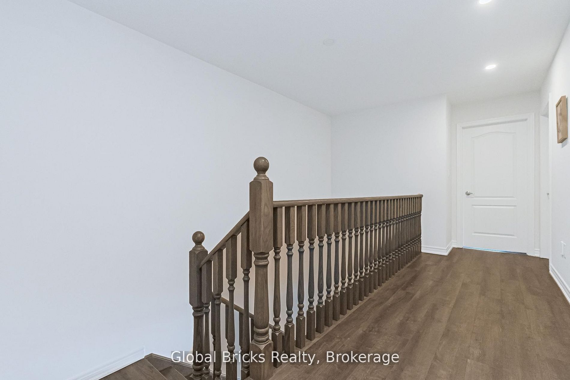49 Burnhamthorpe Road E Property Photo 44