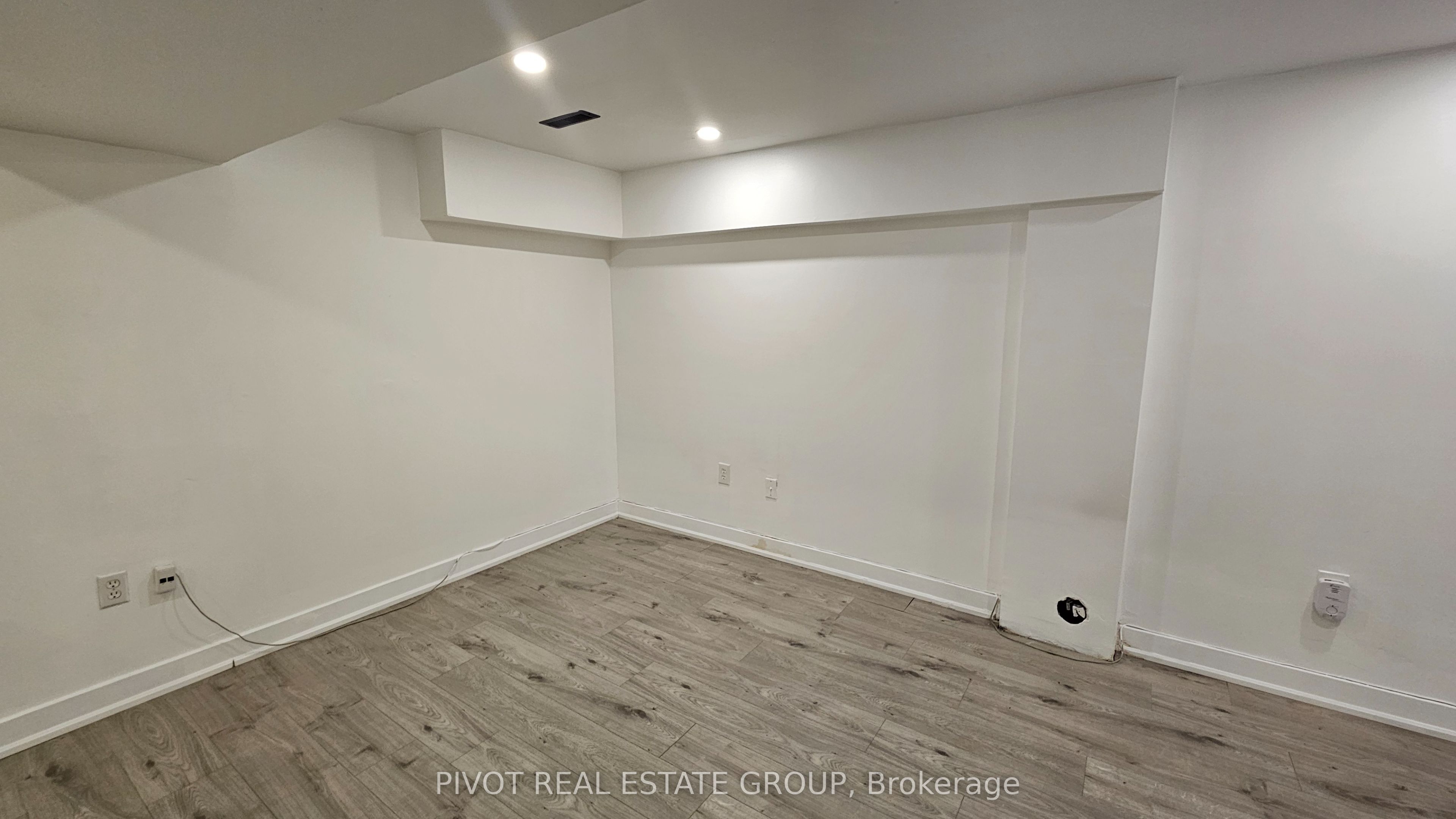 1379 Freeport Drive Bsmt Property Photo 2