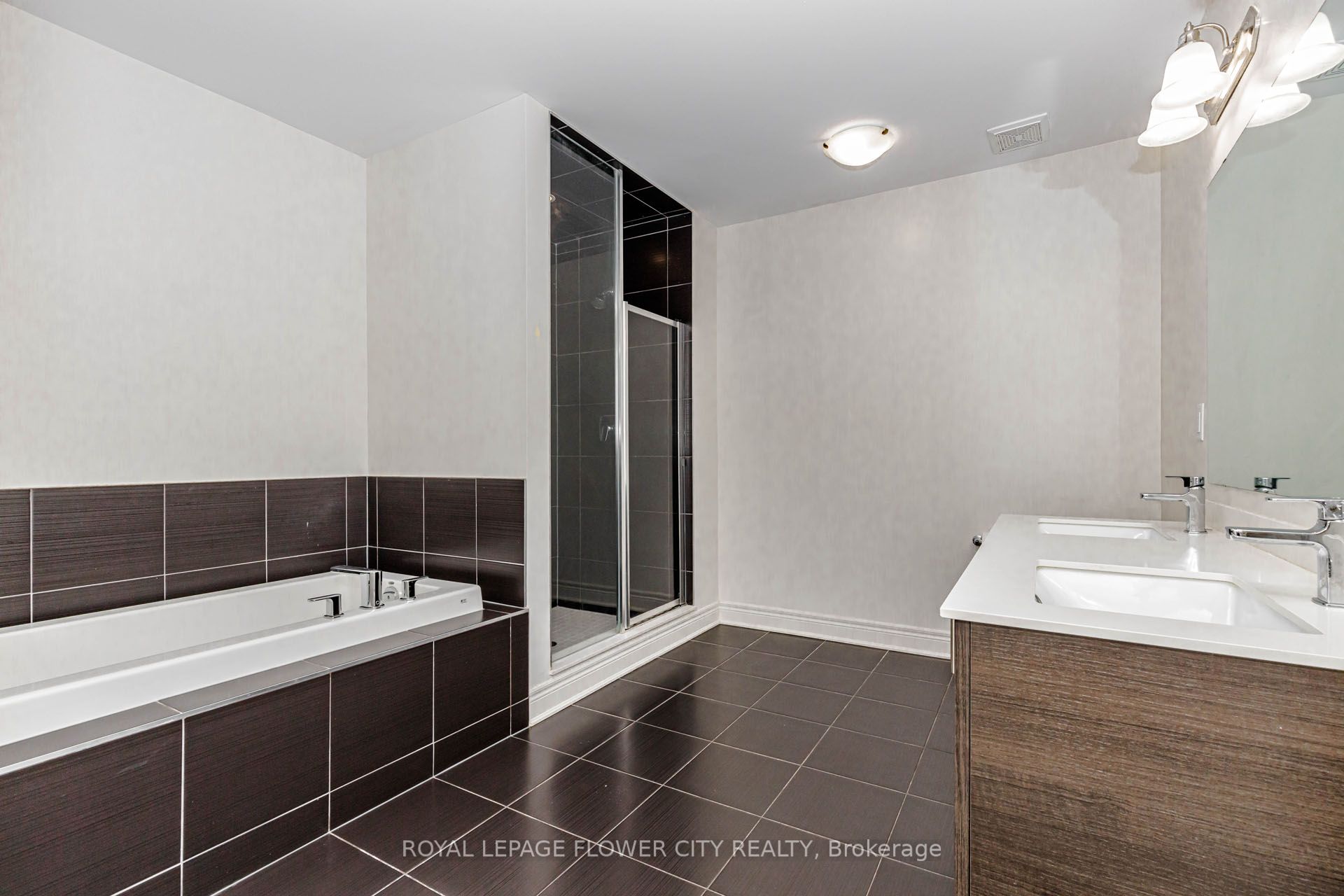 462 Sheaffe Place Property Photo 12