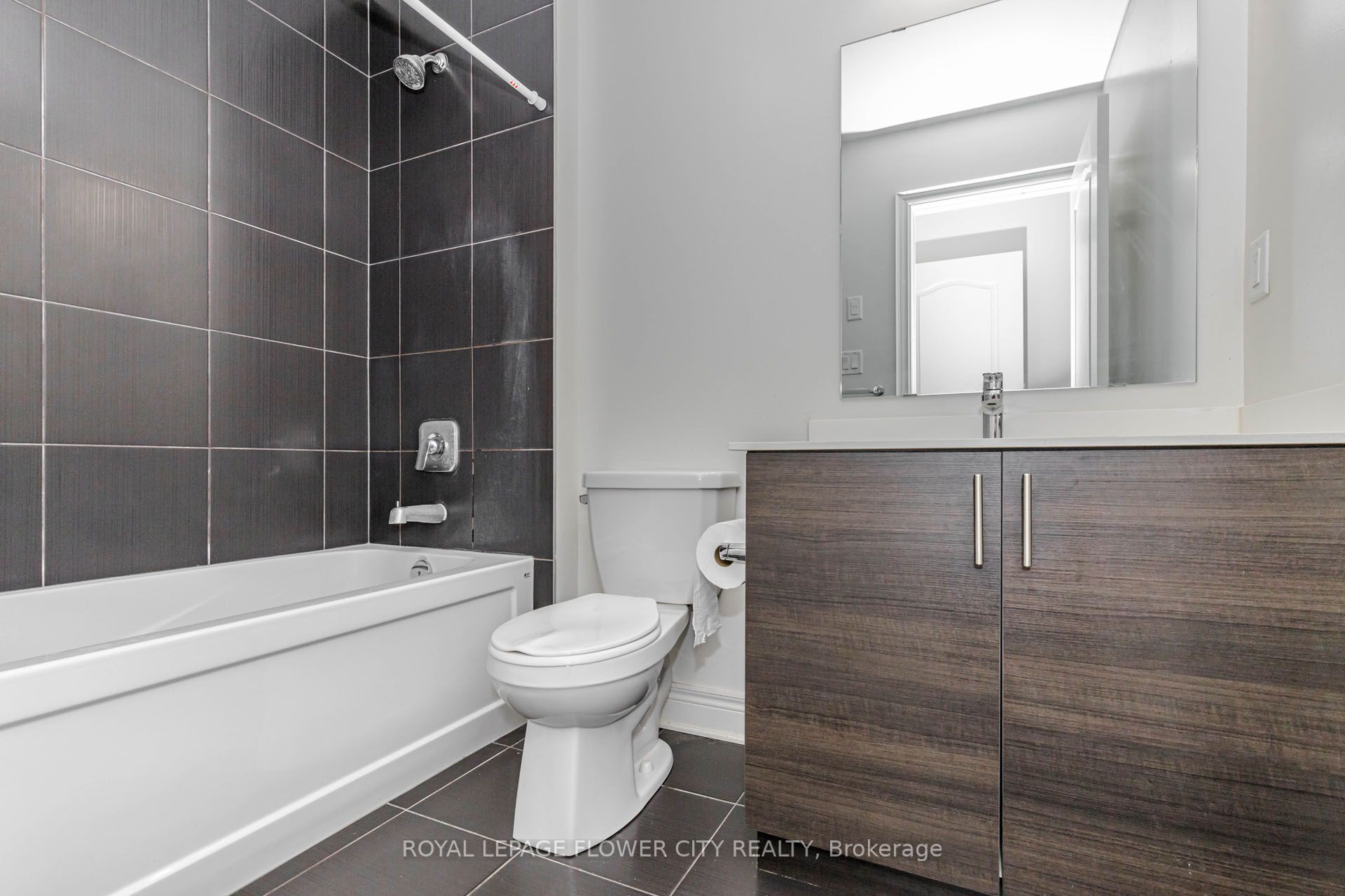 462 Sheaffe Place Property Photo 15