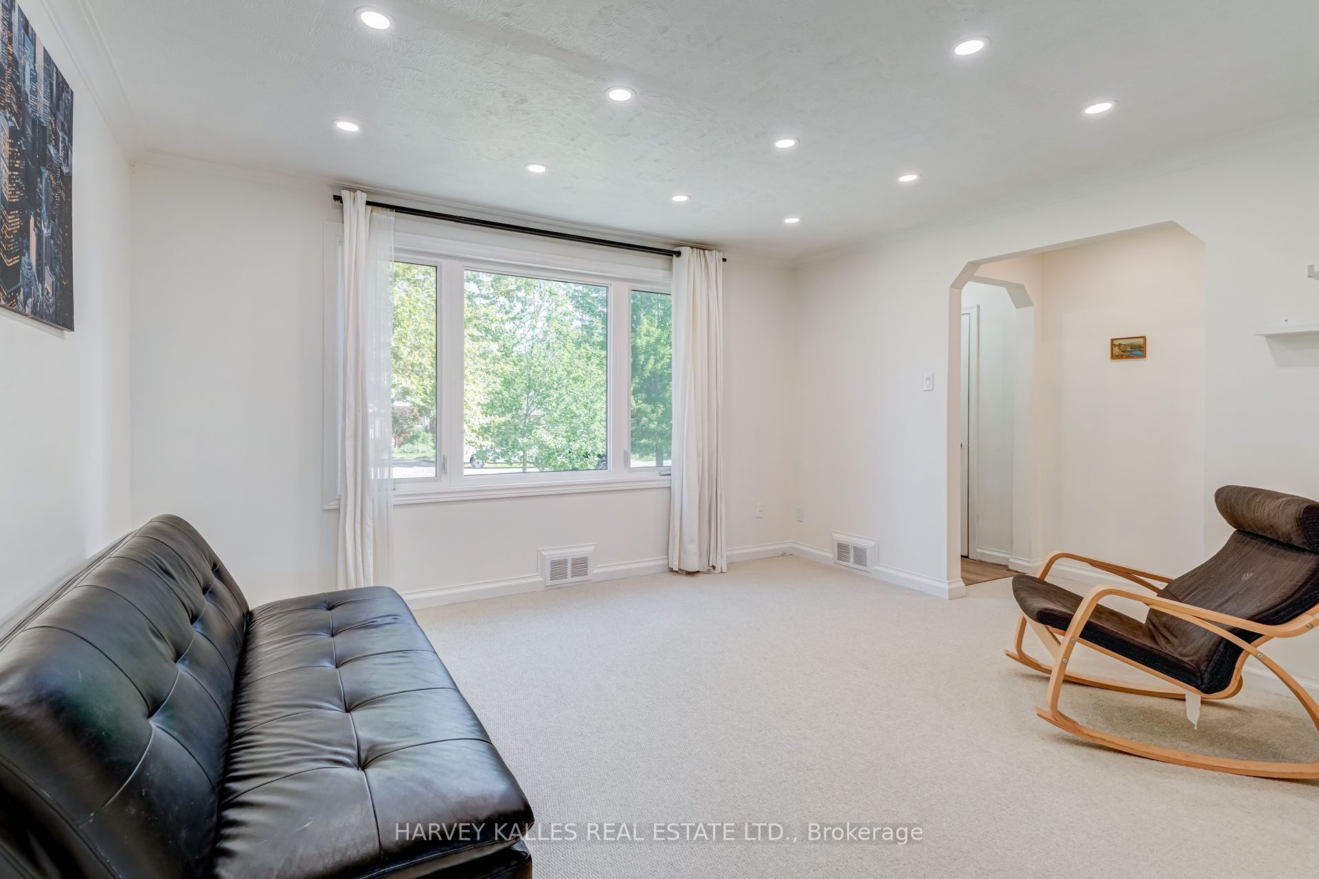 8 Crown Court Property Photo 6