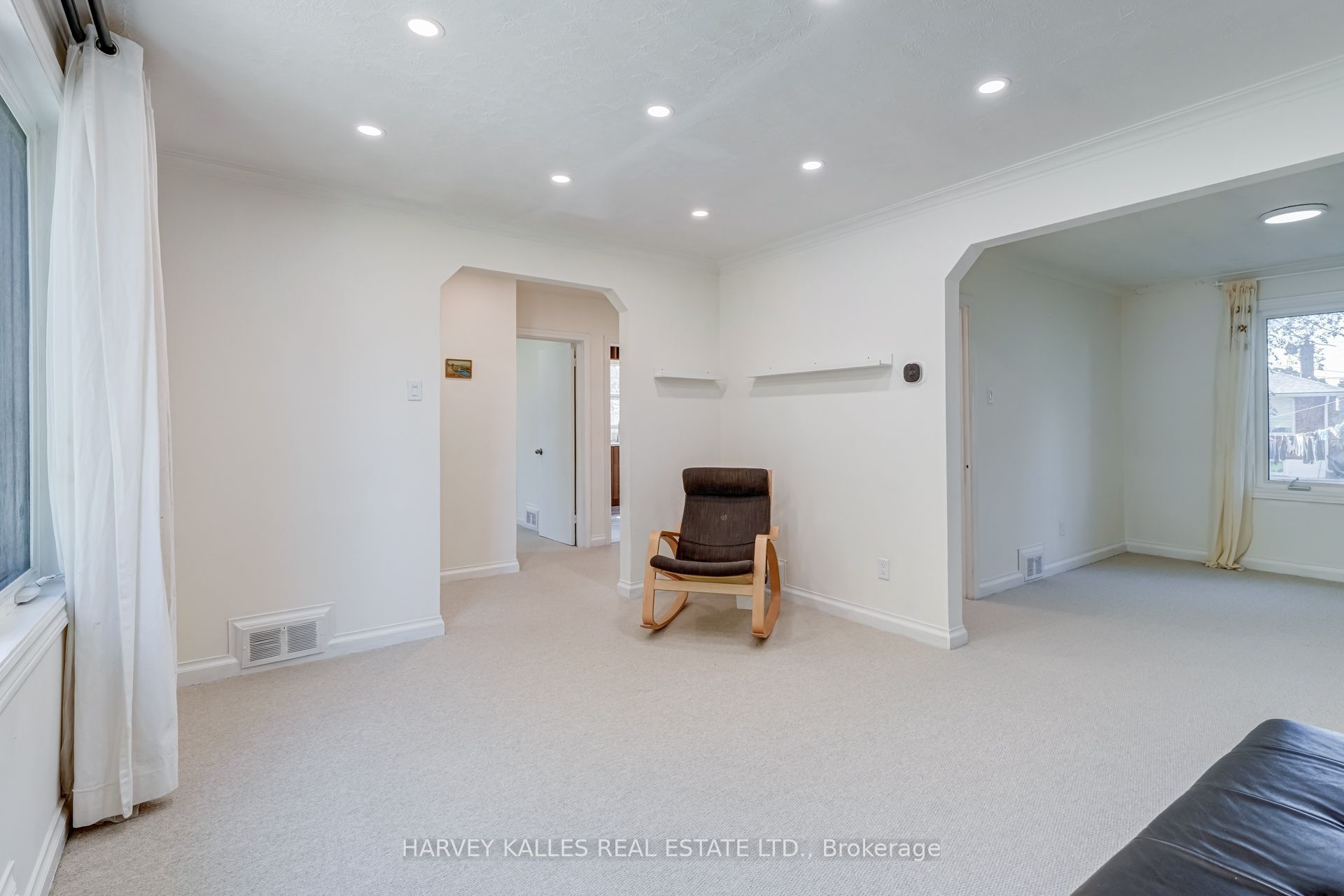 8 Crown Court Property Photo 7