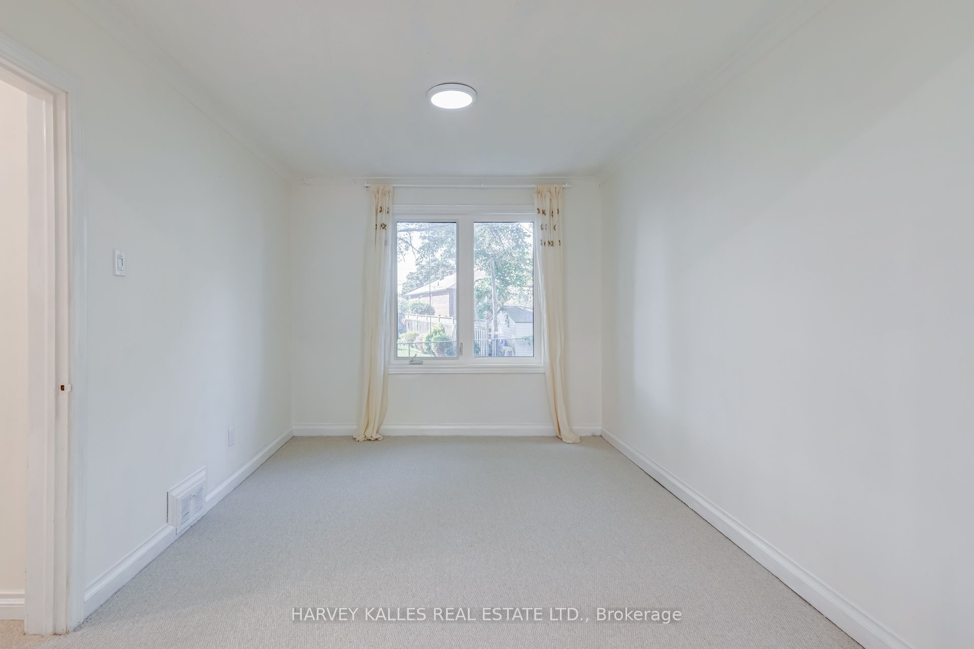 8 Crown Court Property Photo 8