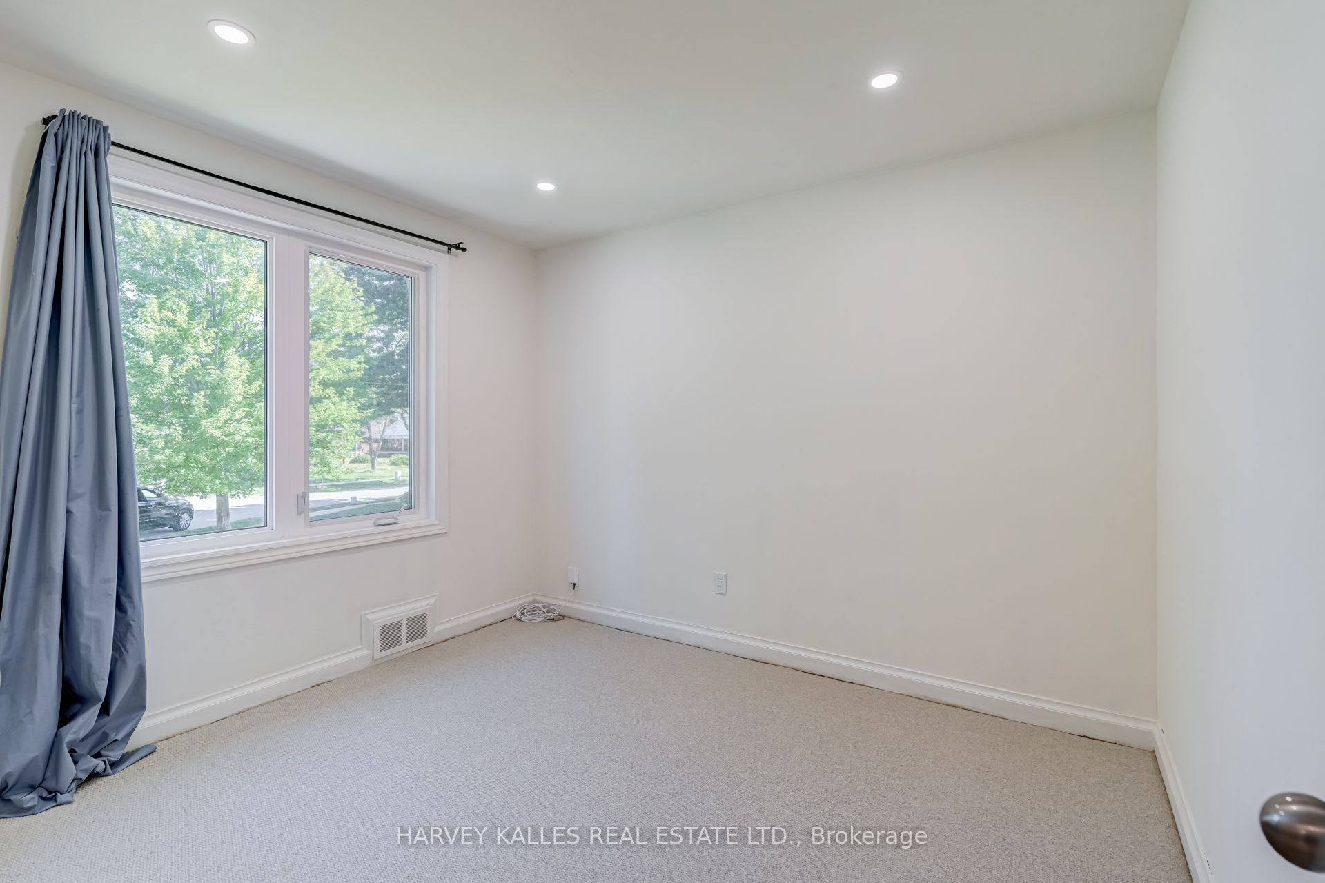 8 Crown Court Property Photo 10