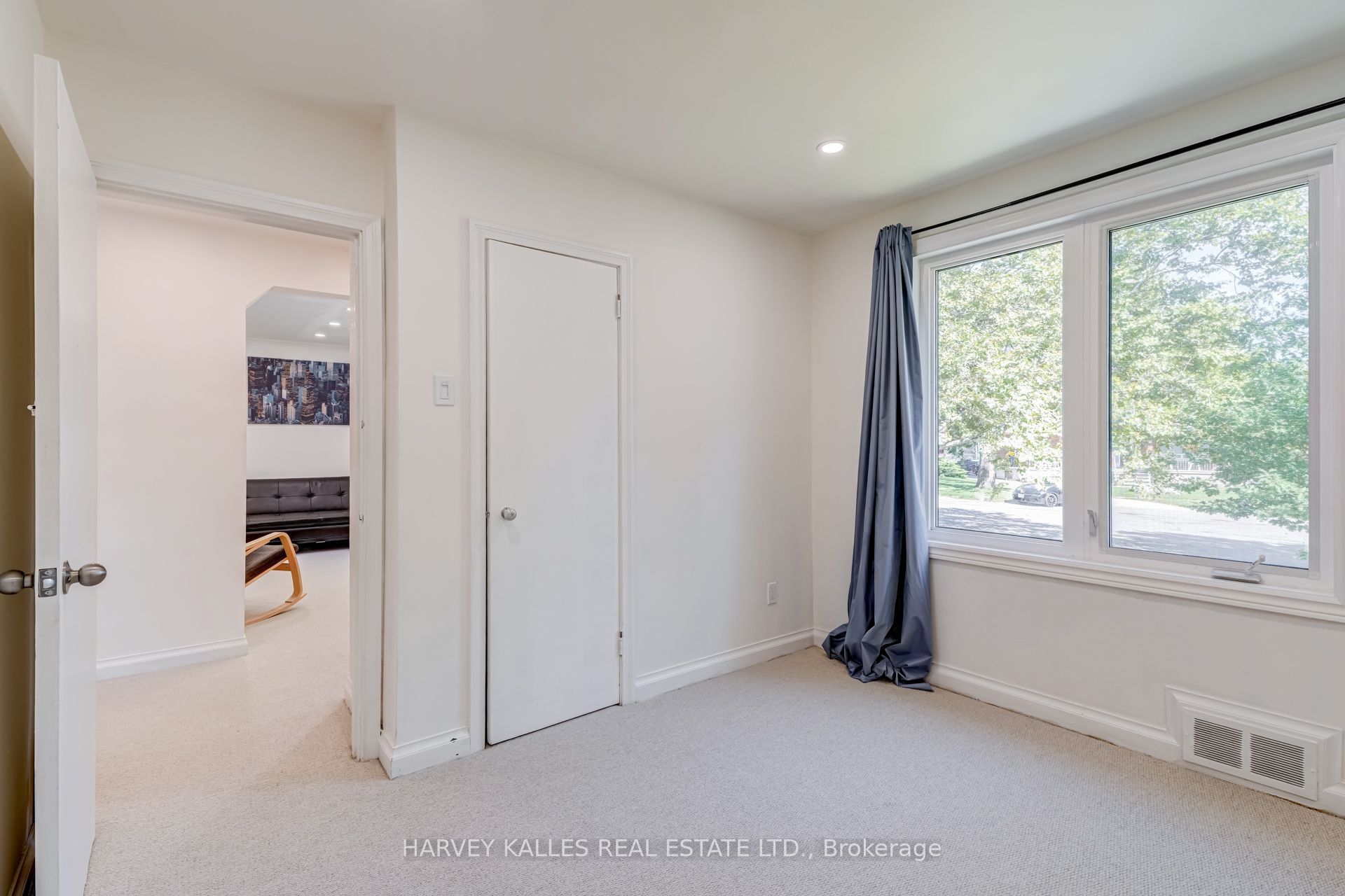 8 Crown Court Property Photo 11