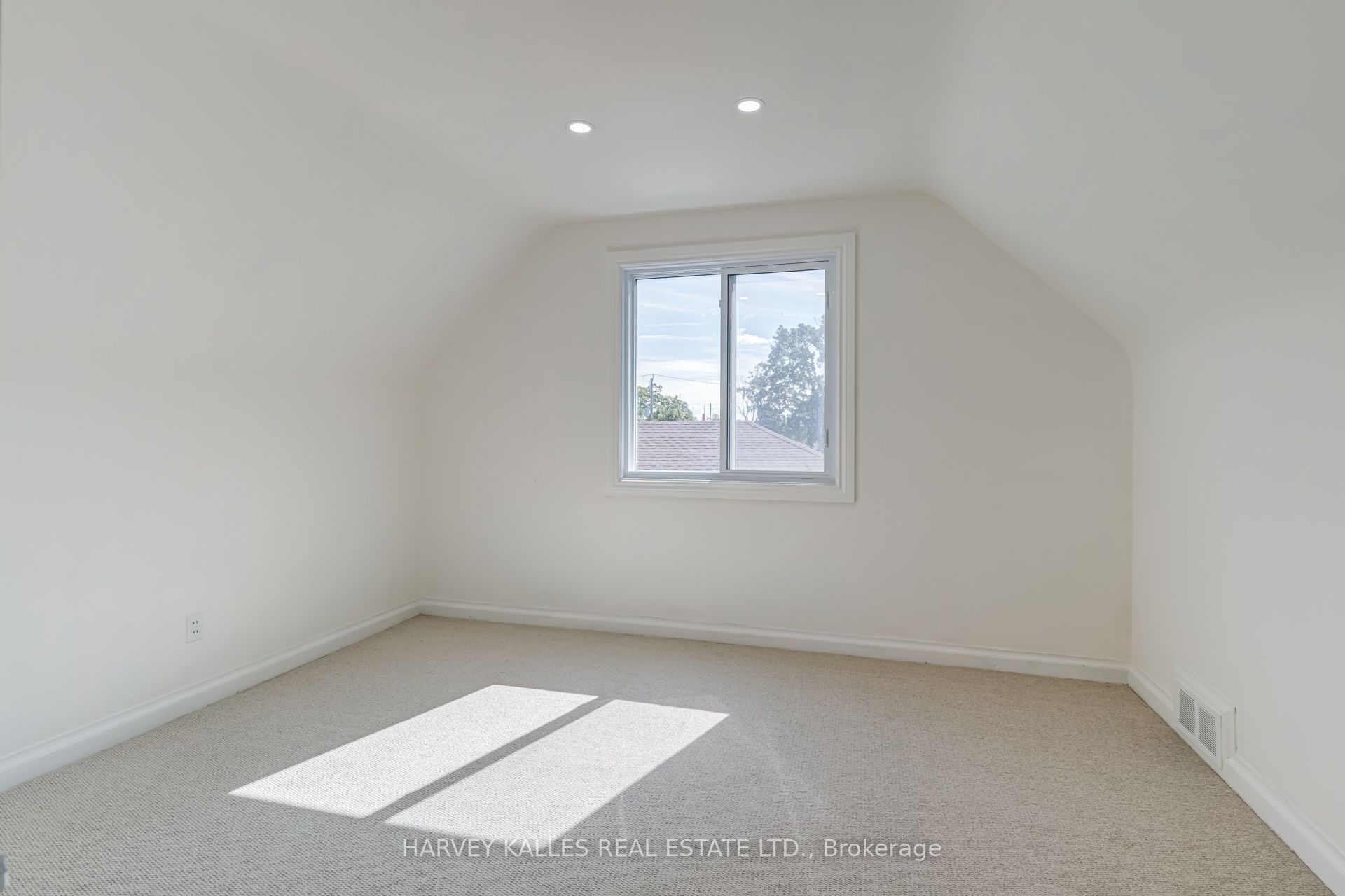8 Crown Court Property Photo 14