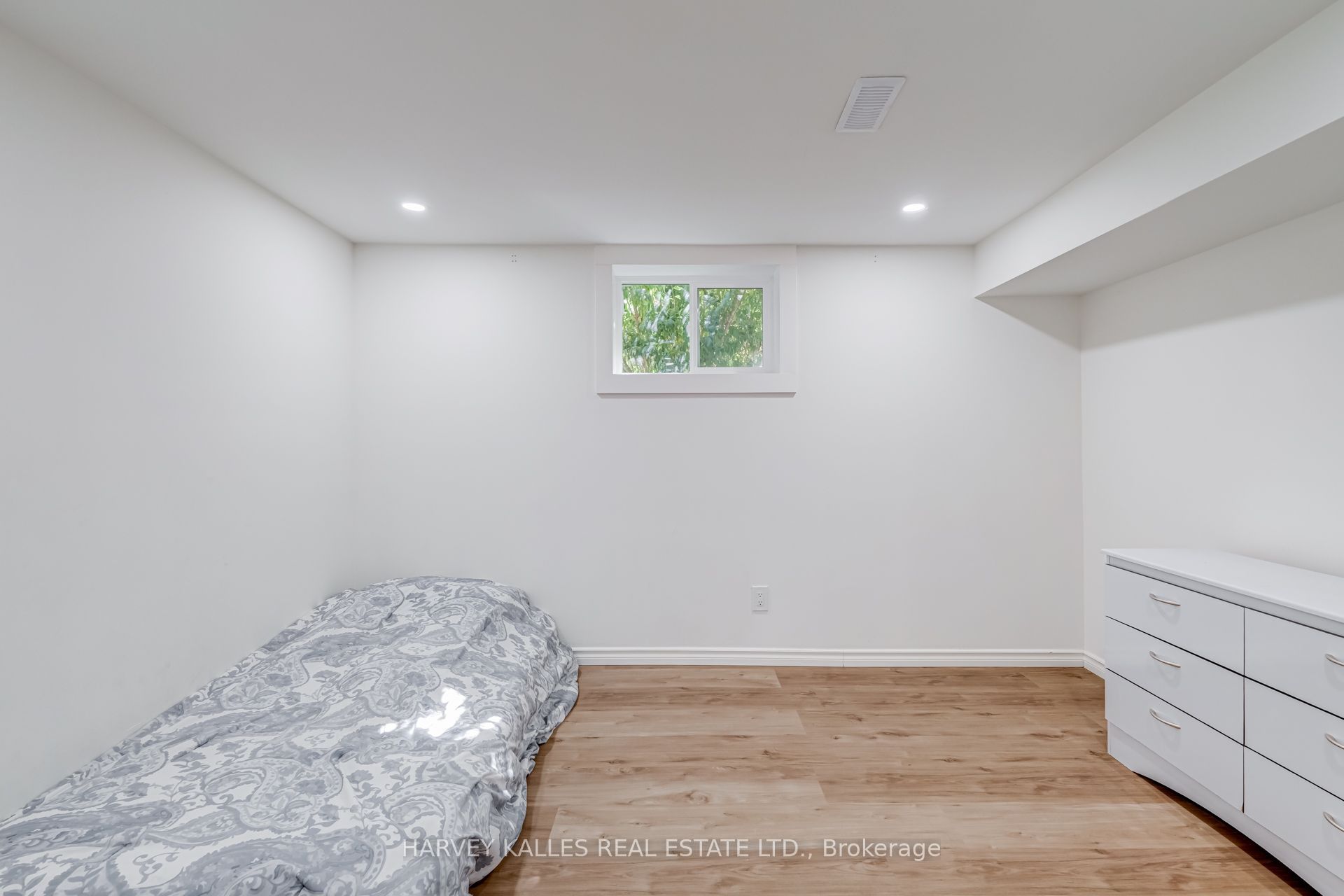 8 Crown Court Property Photo 22