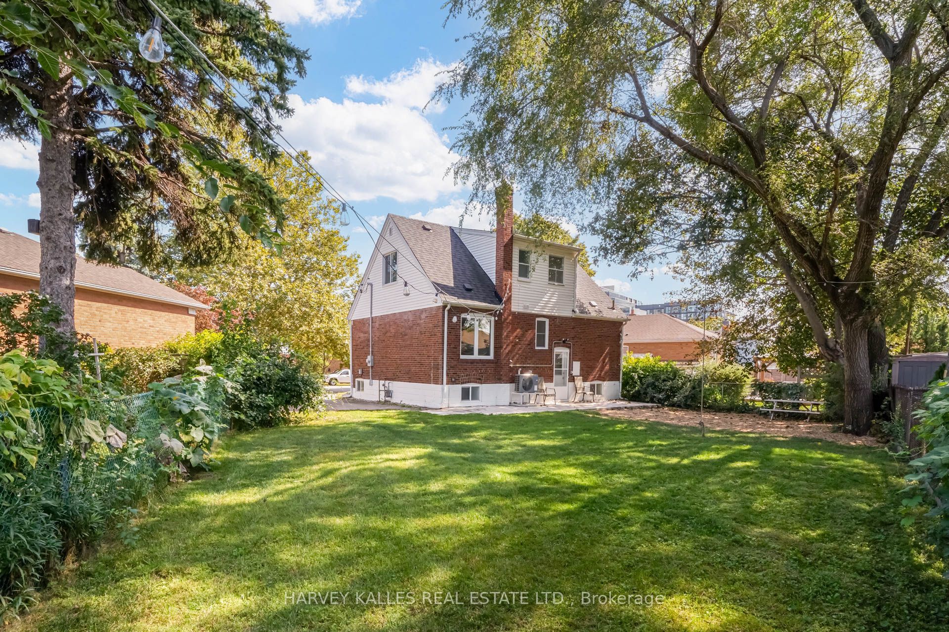 8 Crown Court Property Photo 26