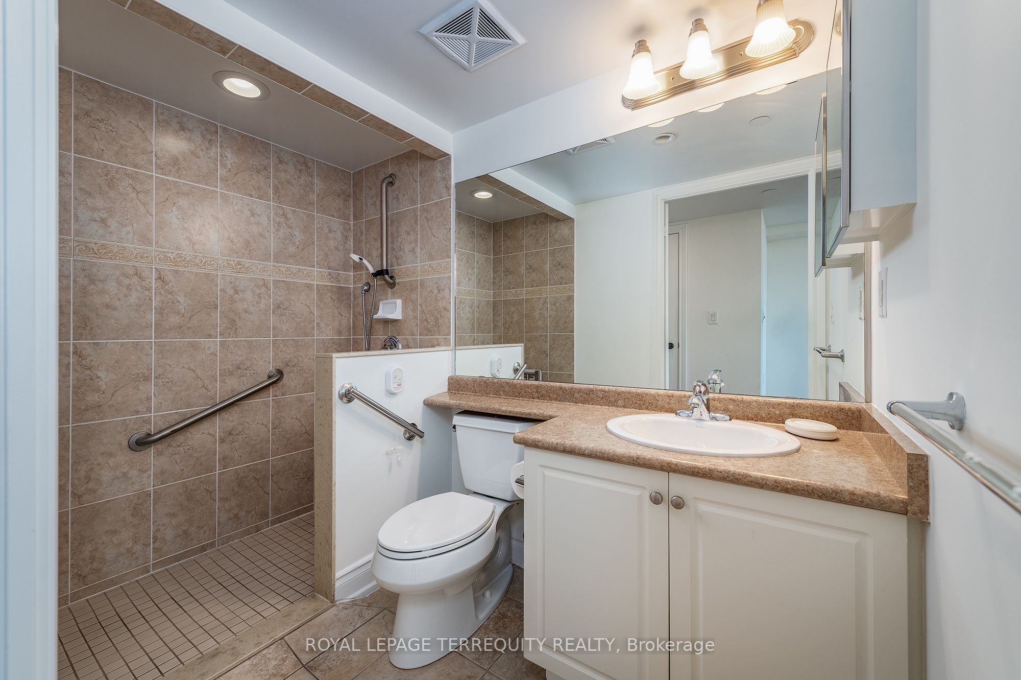 3 Marine Parade Drive 506 Property Photo 21