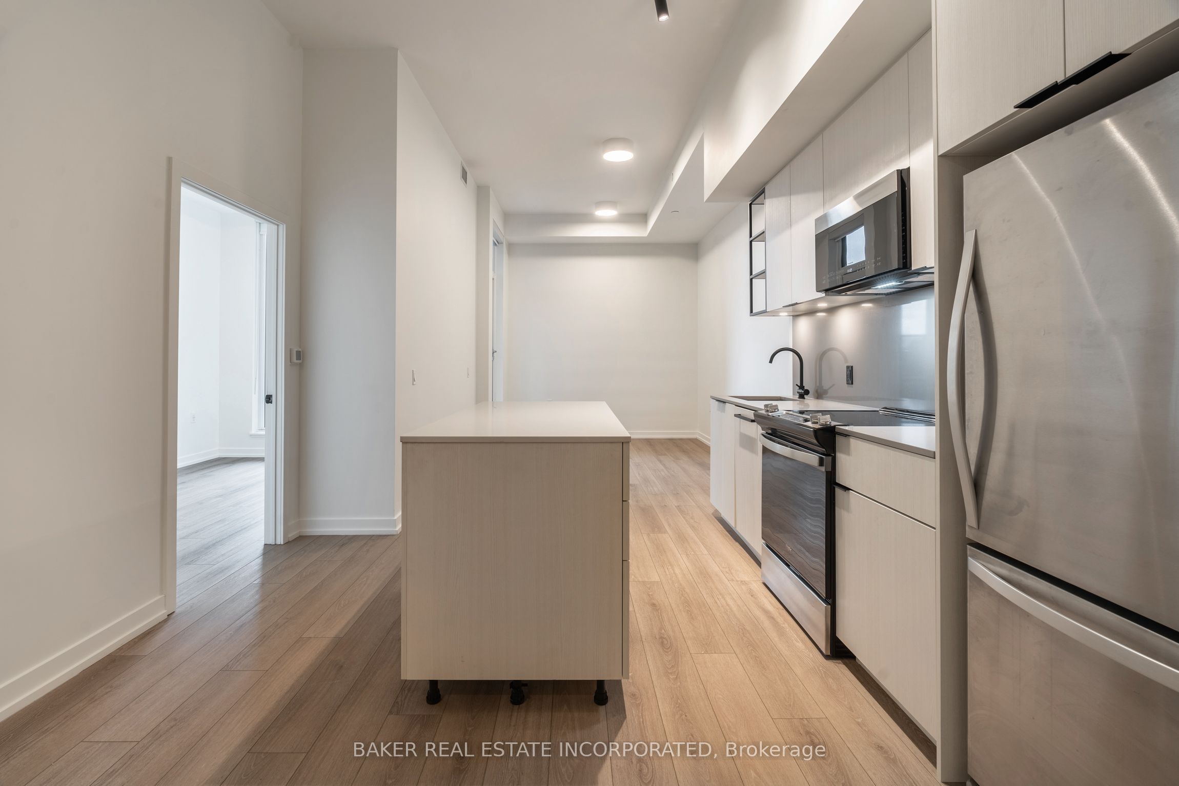 740 Dupont Street 208 Property Photo 5