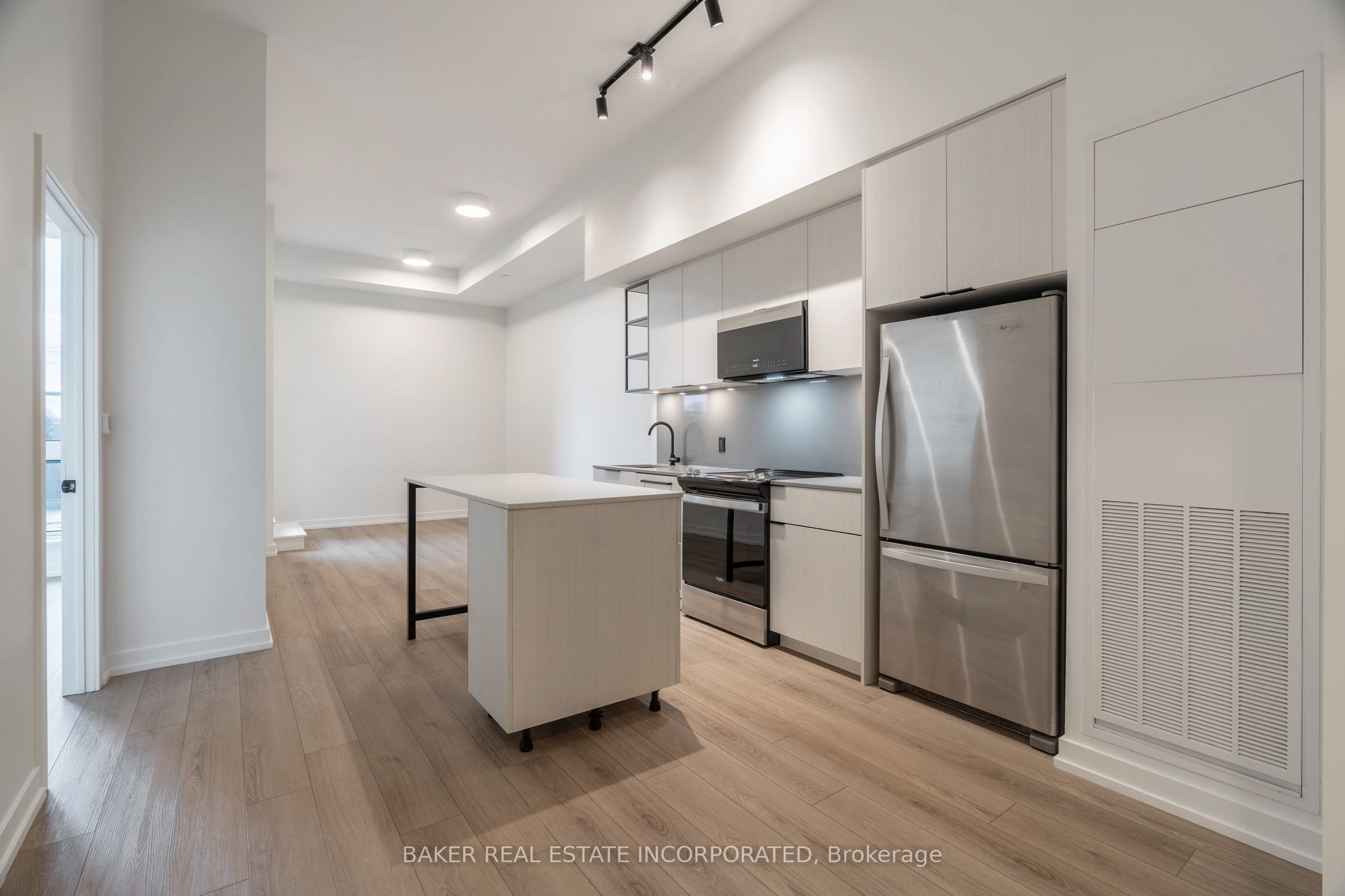 740 Dupont Street 208 Property Photo 6
