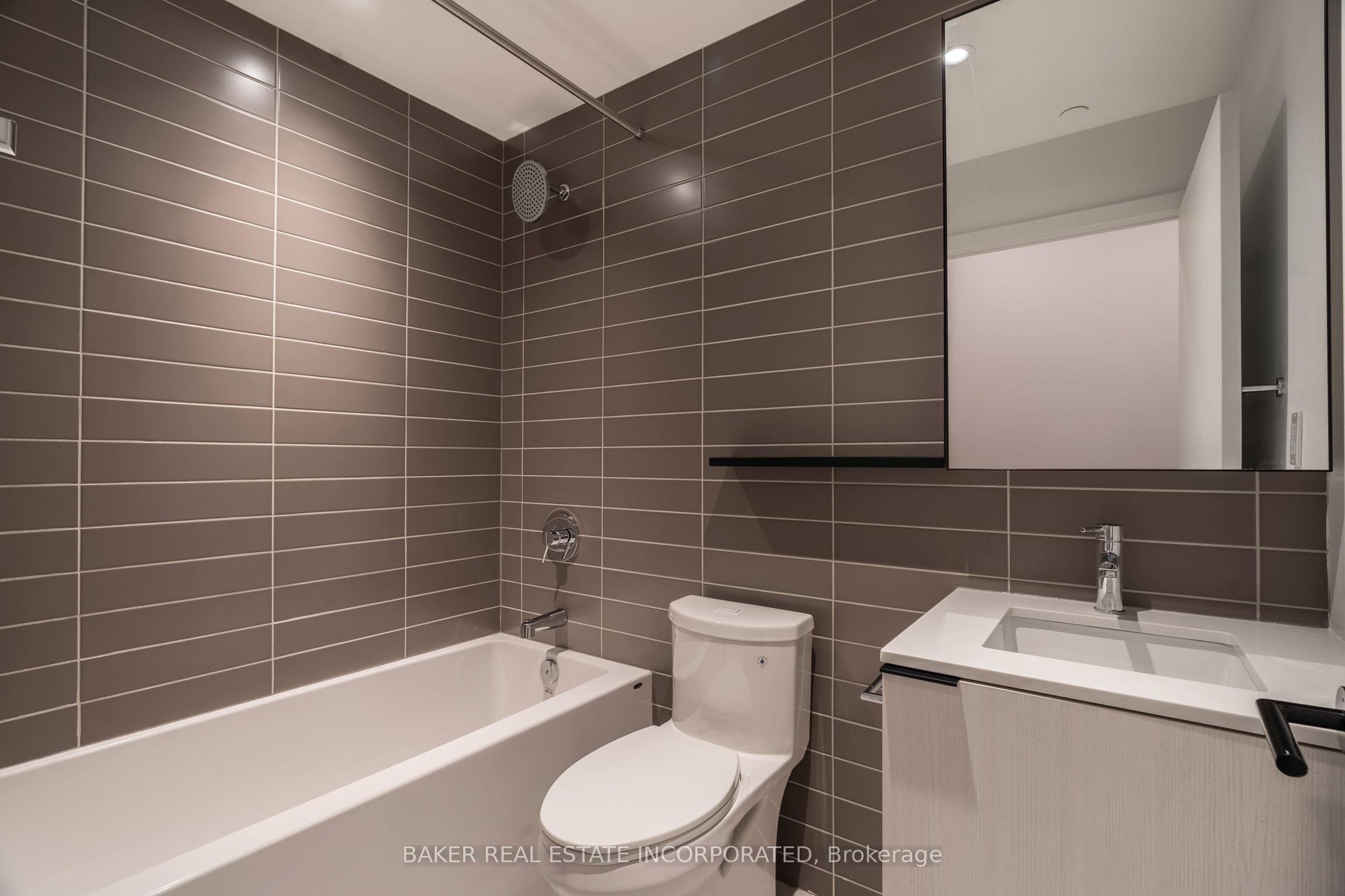 740 Dupont Street 208 Property Photo 8