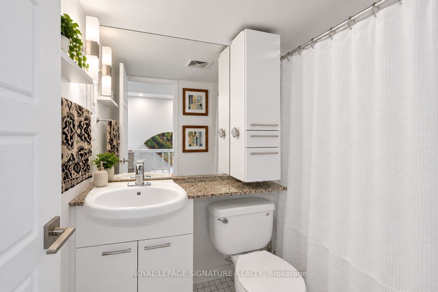 1040 The Queensway 917 Property Photo 10