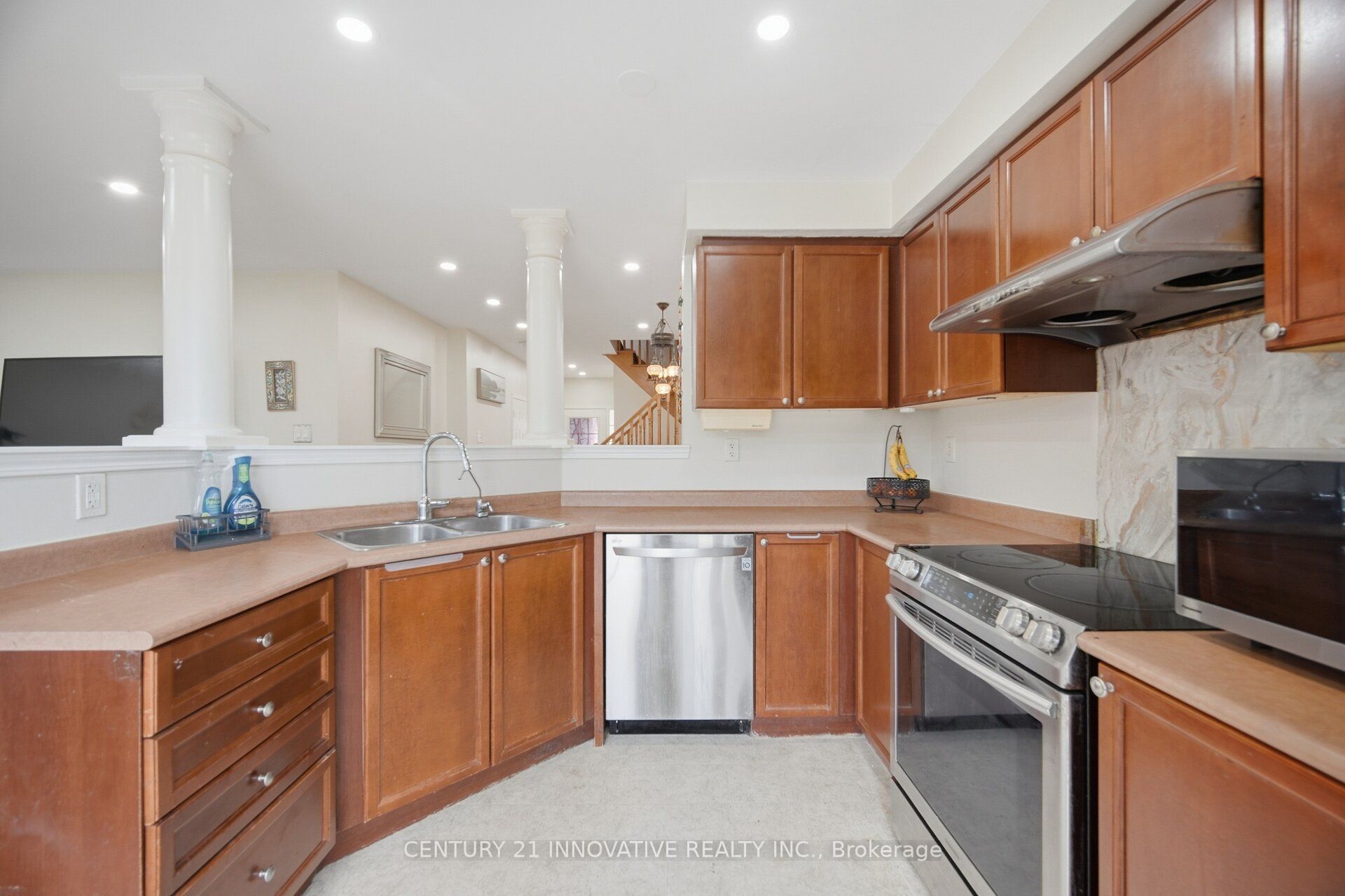 838 Mckay Crescent Property Photo 6