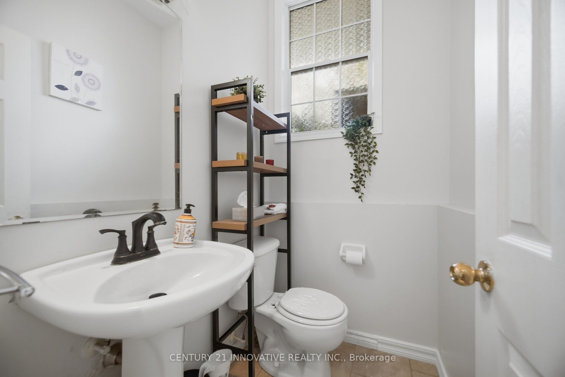 838 Mckay Crescent Property Photo 8