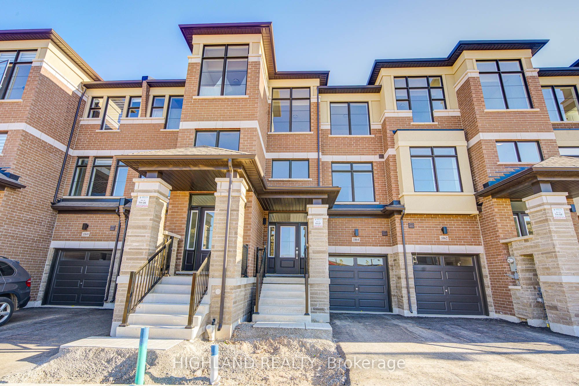 1164 Dartmouth Crescent Property Photo 1