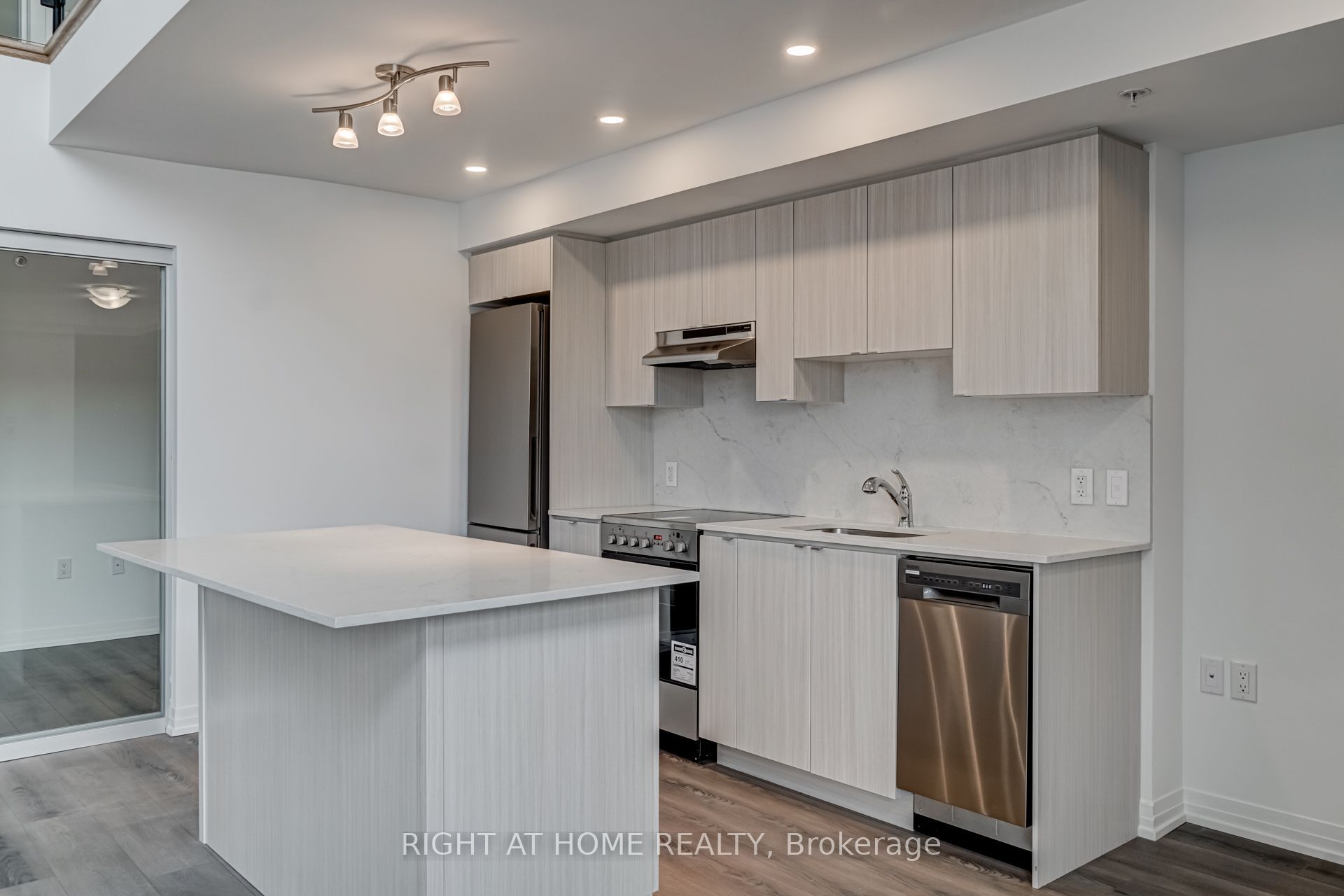 408 Brown's Line 105 Property Photo 12