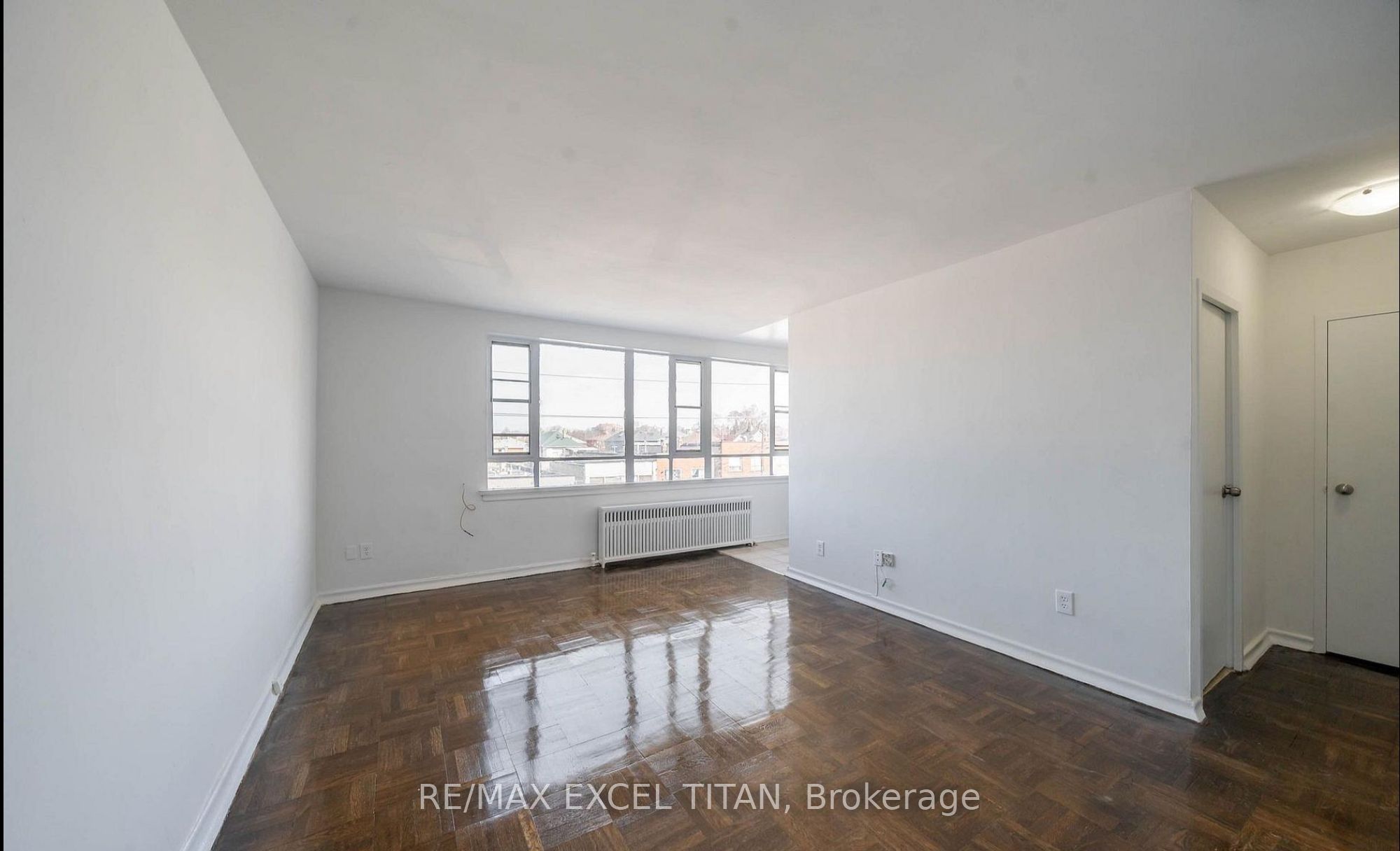2505 Eglinton Avenue W G4 Property Photo 2