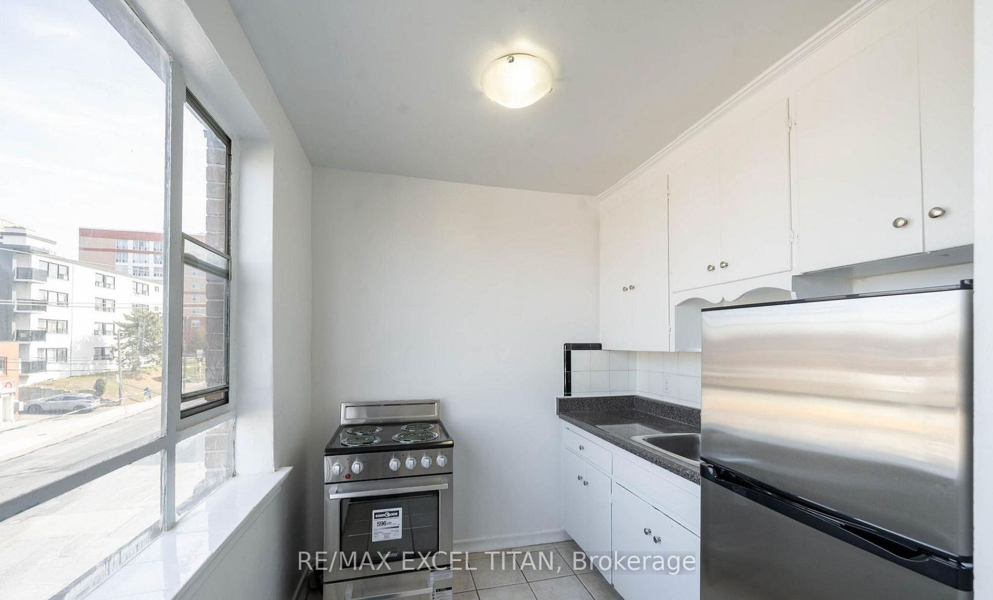 2505 Eglinton Avenue W G4 Property Photo 4