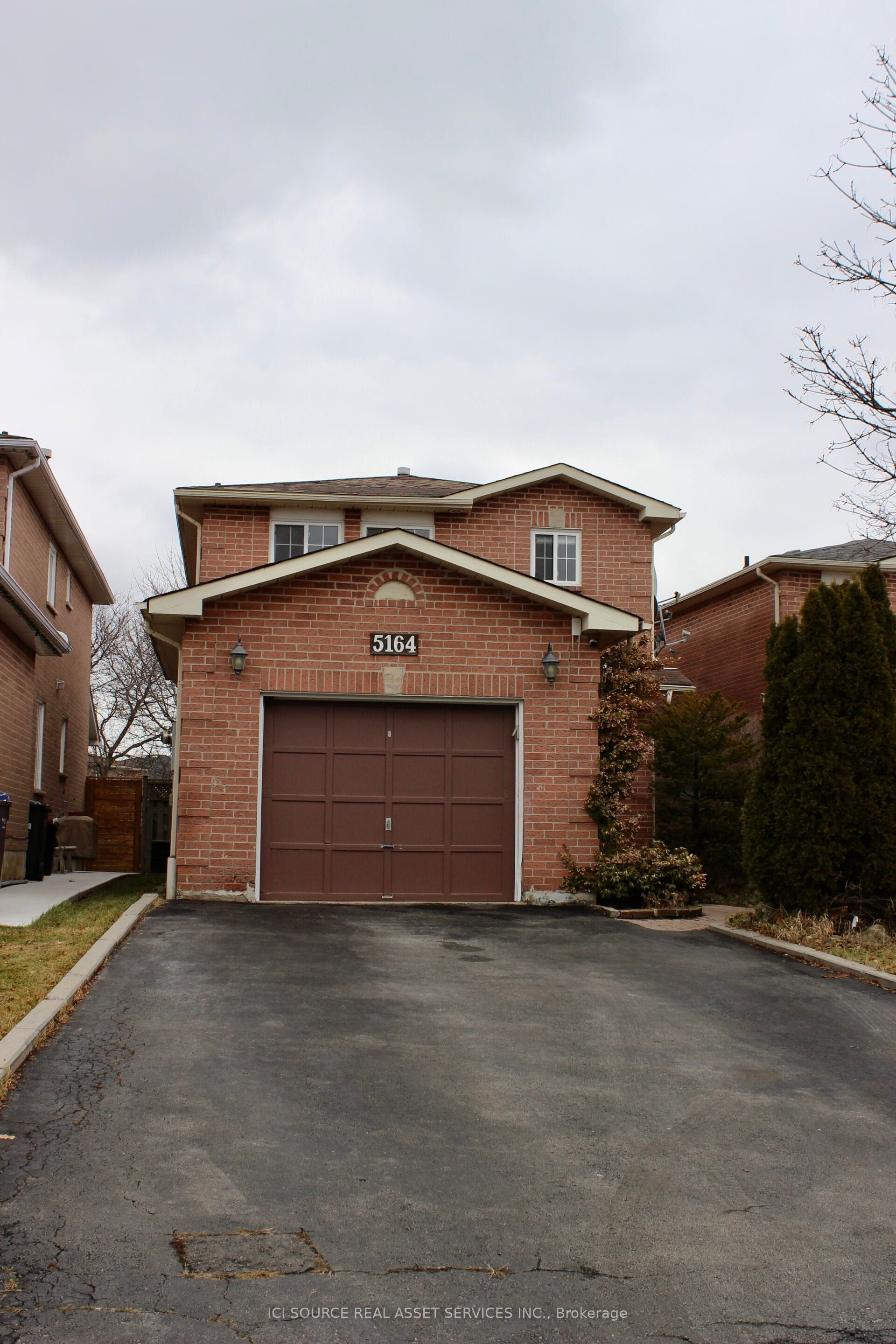 5164 Palomar Crescent Upper Property Photo 1