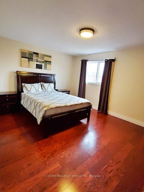 5164 Palomar Crescent Upper Property Photo 2