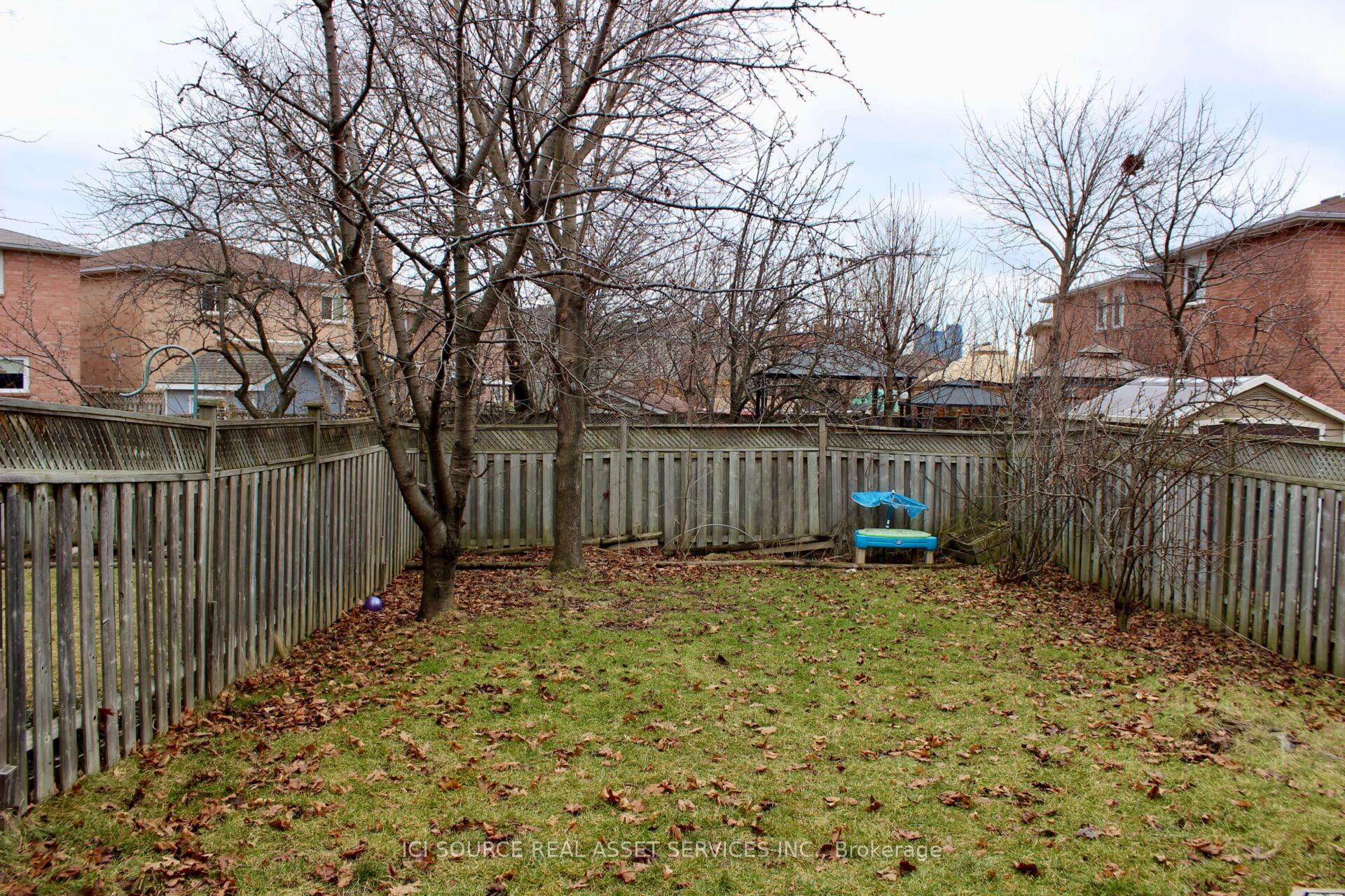 5164 Palomar Crescent Upper Property Photo 7