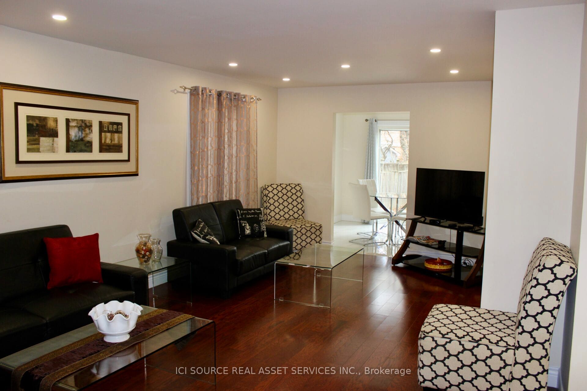 5164 Palomar Crescent Upper Property Photo 8