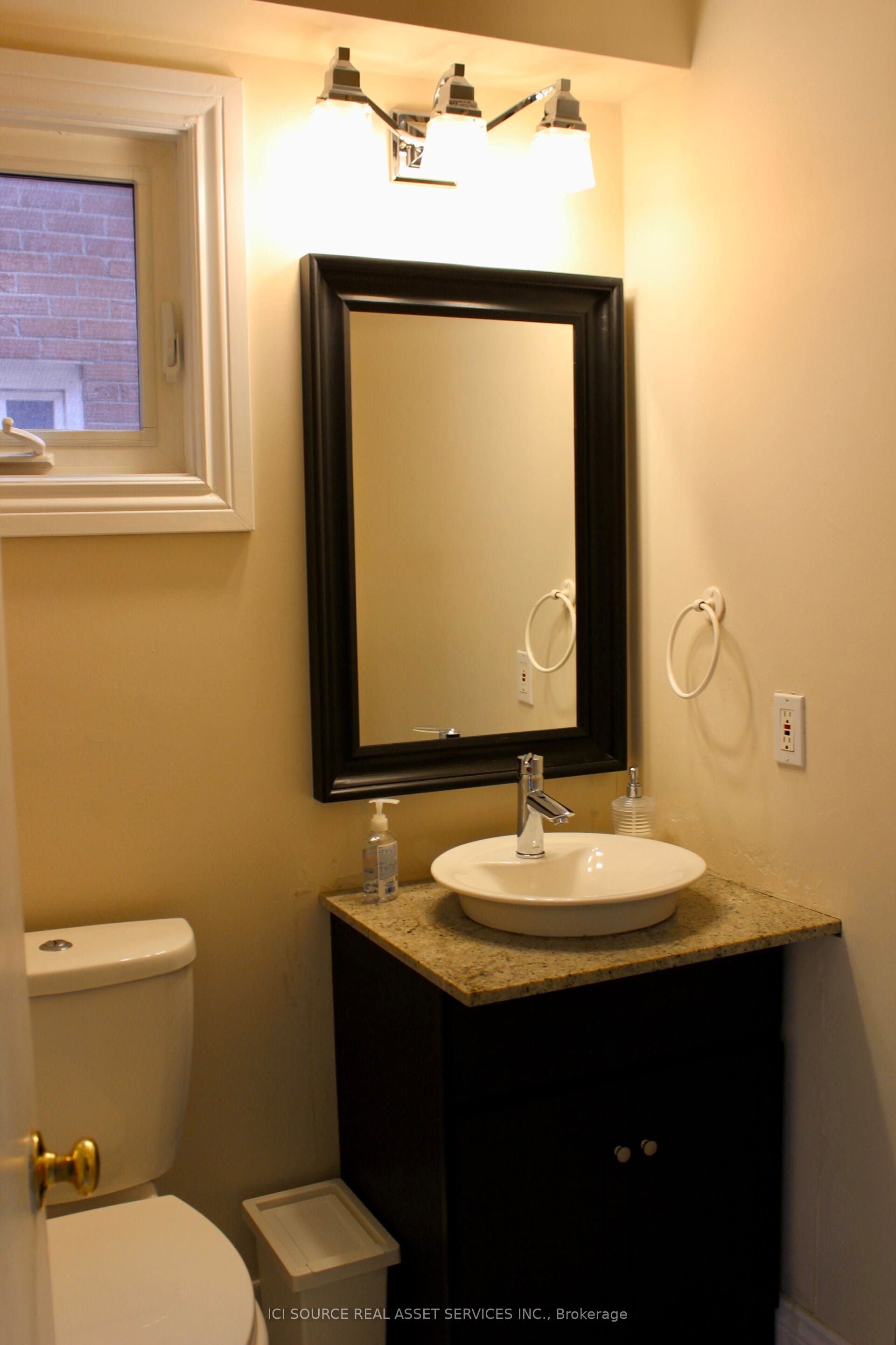 5164 Palomar Crescent Upper Property Photo 11